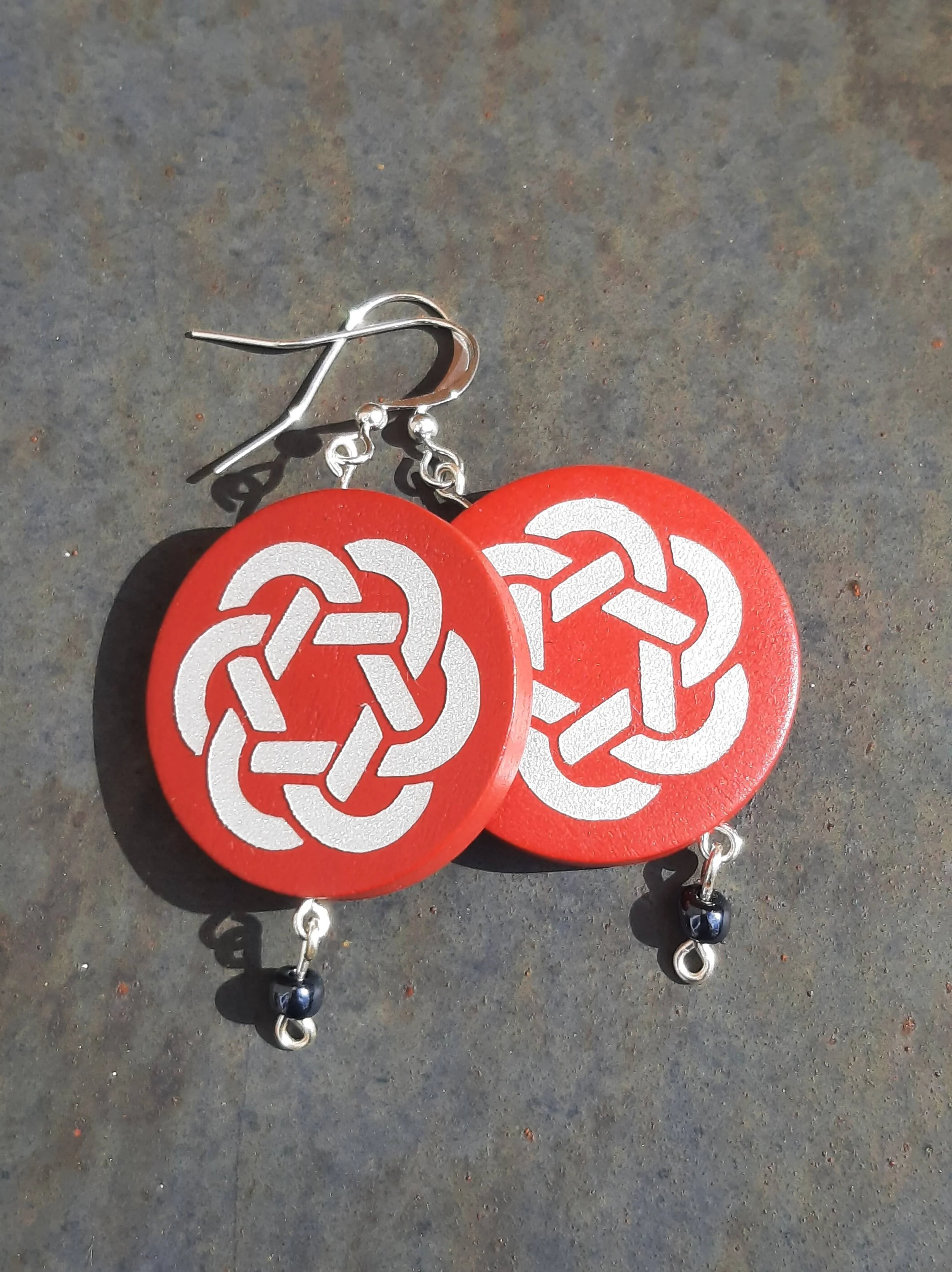 Red-Silver Celtic Knot Filled