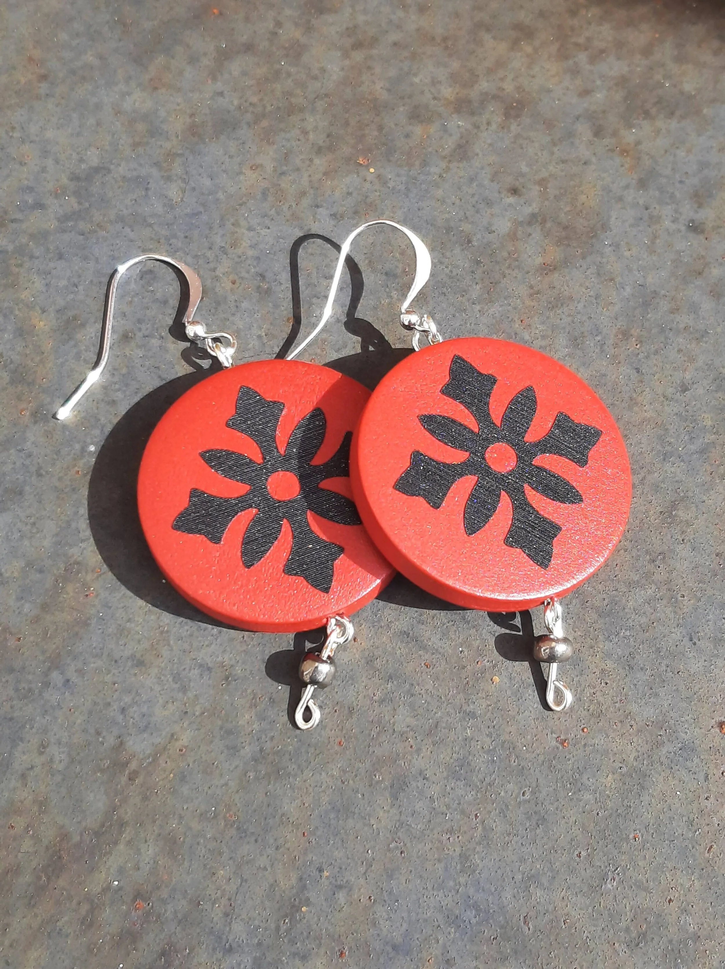 Red-Black Medieval Tile Petals