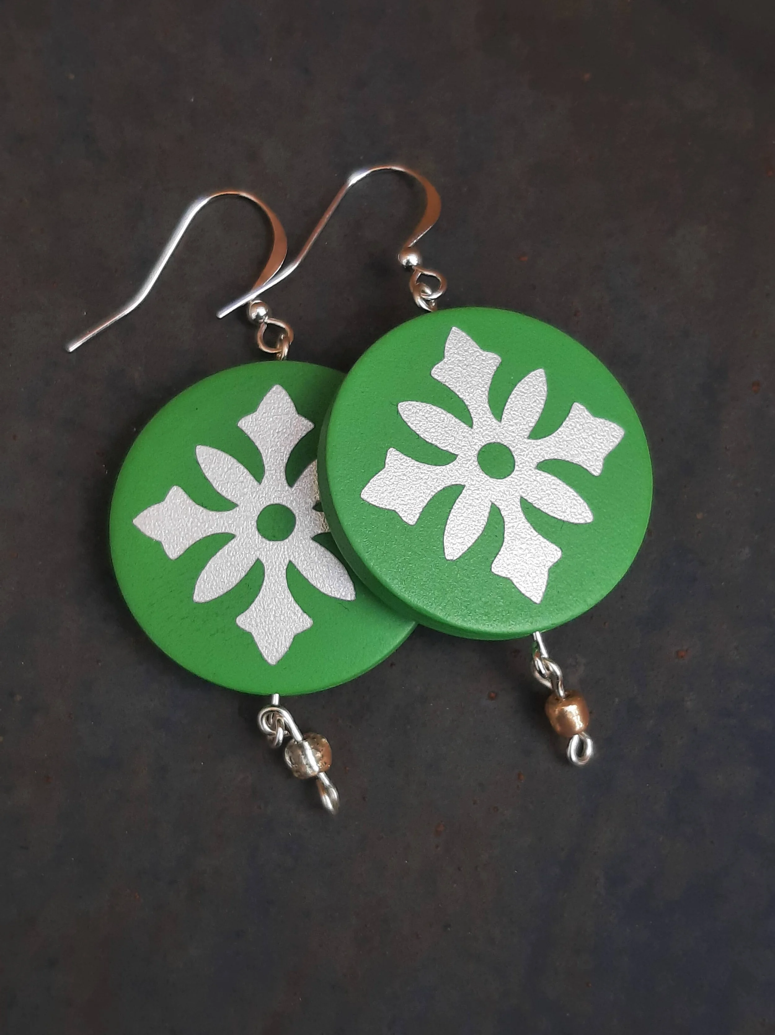 Green-Silver Medieval Tile Petals