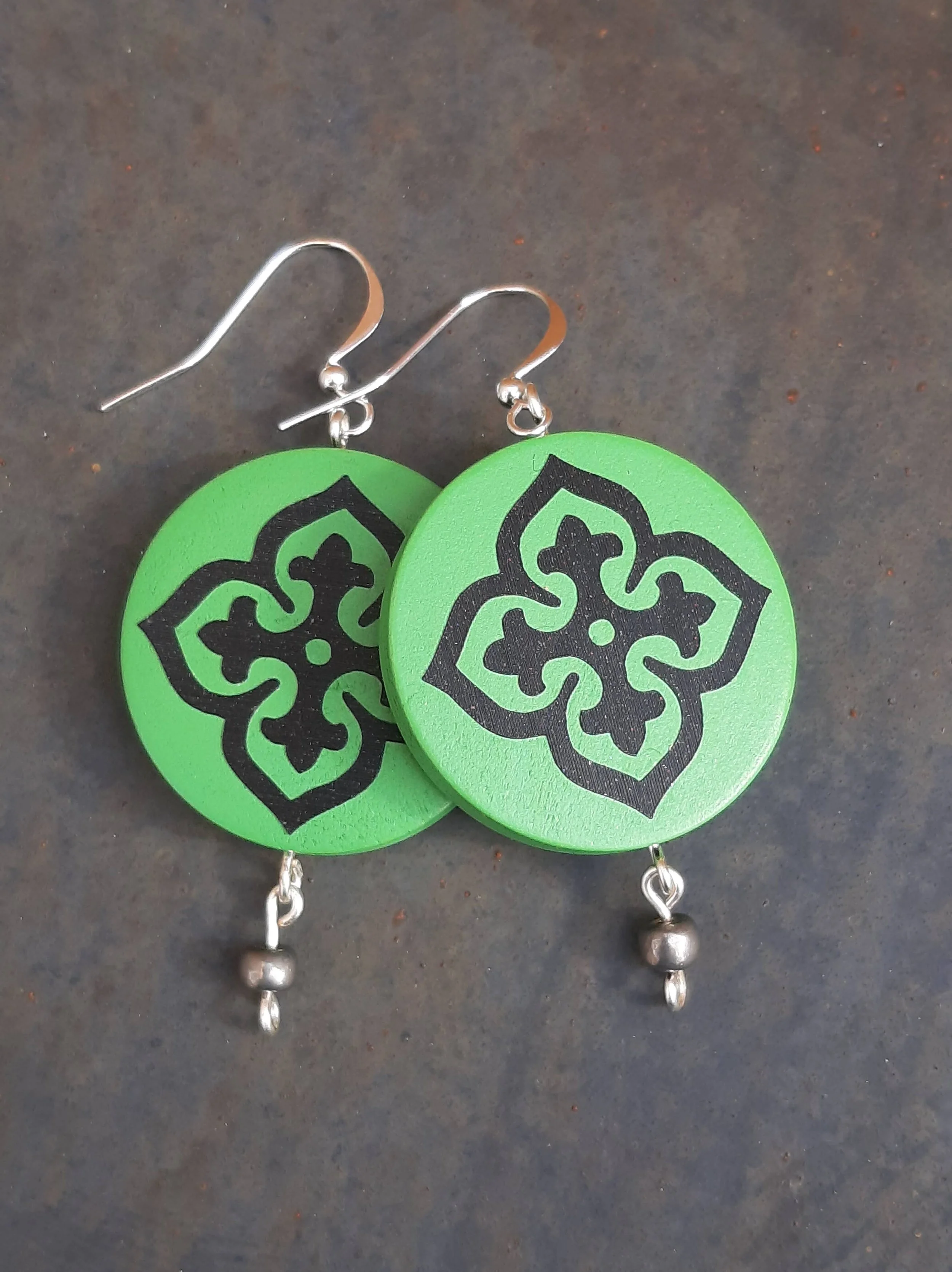 Green-Black Medieval Tile Flower Cross