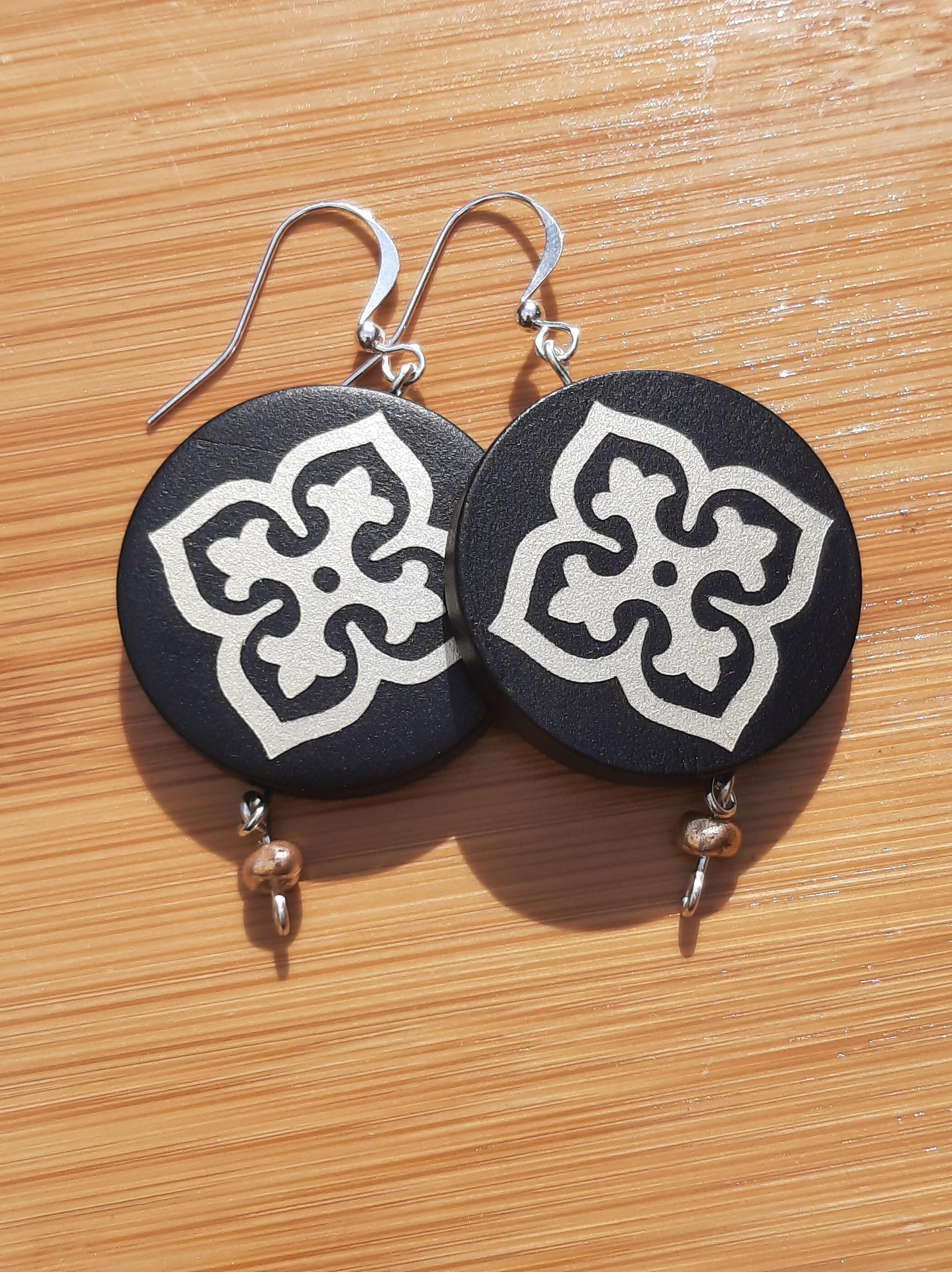 Black-Gold Medieval Tile Flower Cross