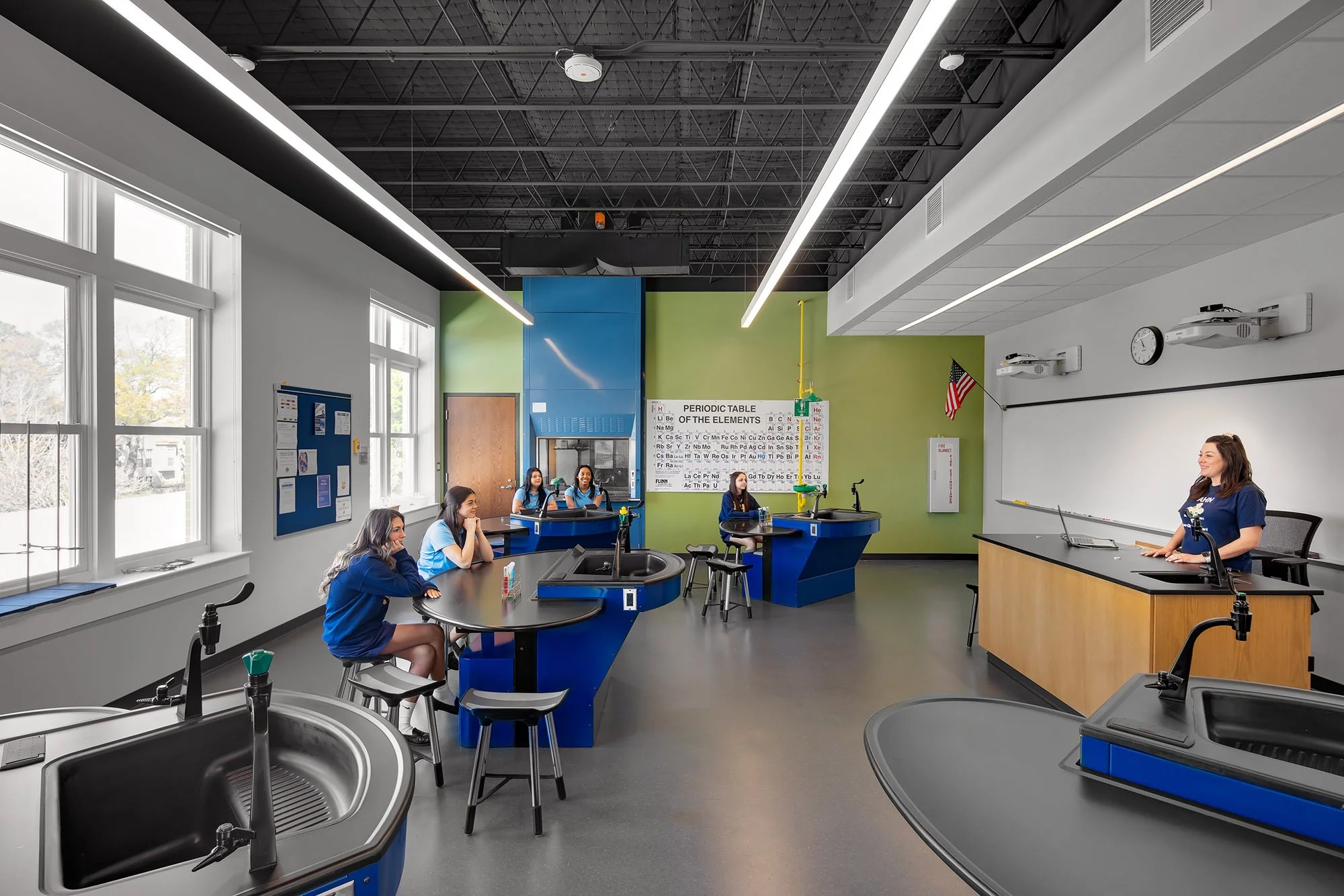 RoweArchitects_AcademyofHolyNames_StemClassroom.jpg