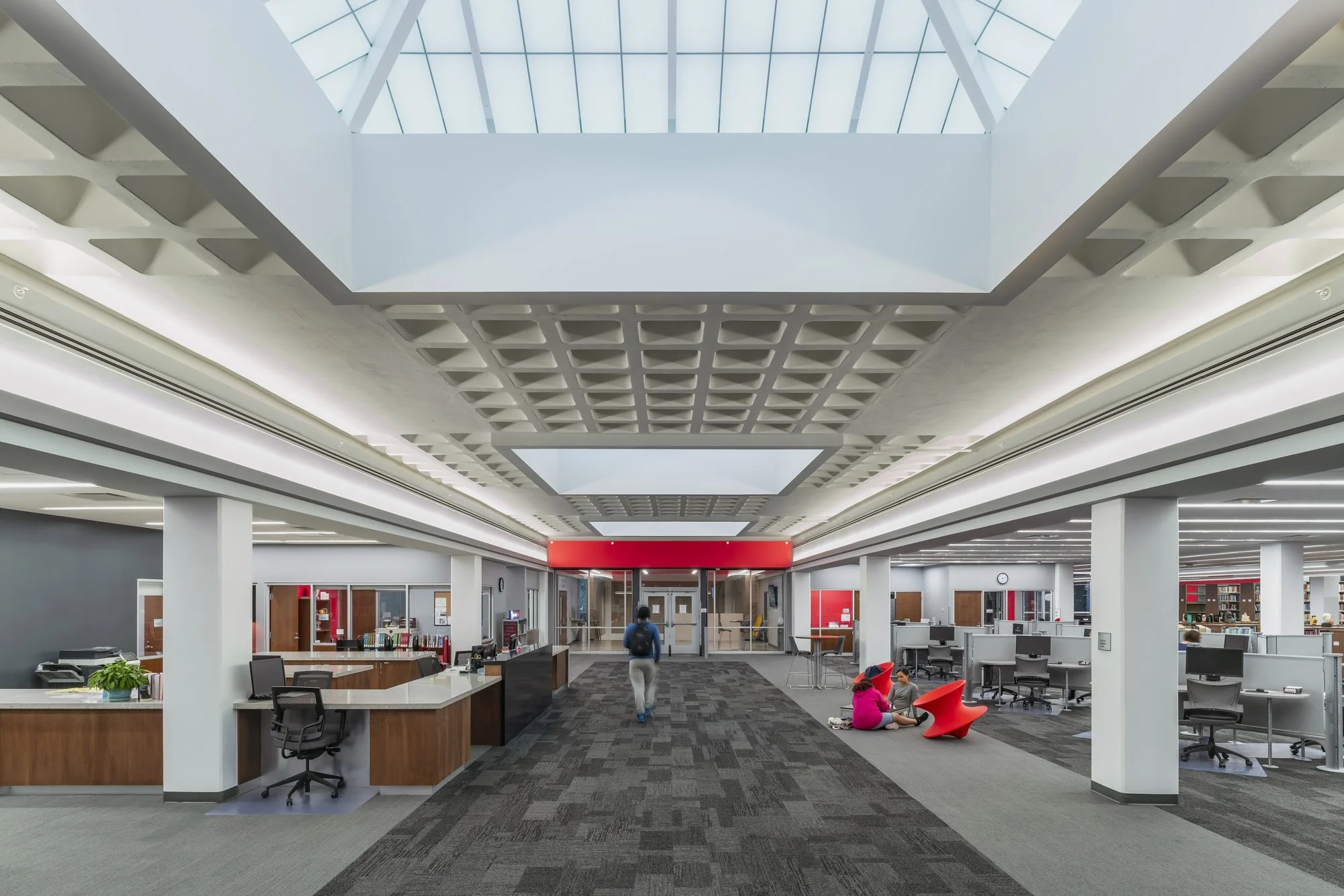 2_RoweArchitects_PolkStateCollege_Library_Lobby.jpg