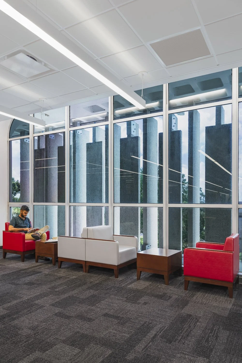 8_RoweArchitects_PolkStateCollege_Library.jpg