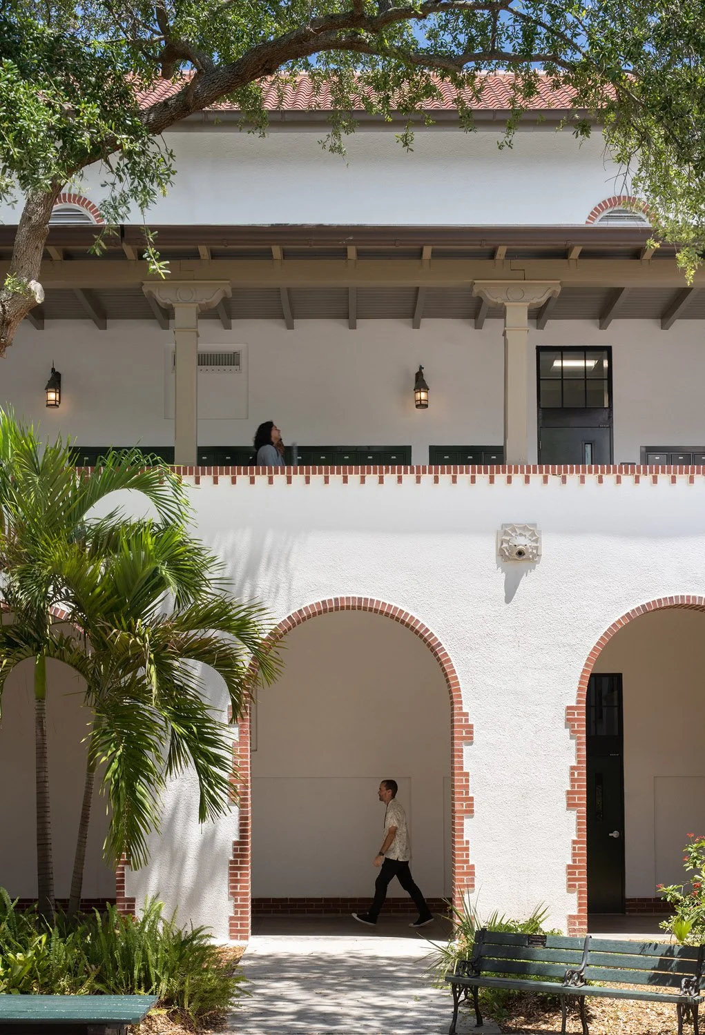 2_RoweArchitects_StPeteHighSchool_EastCourtyard.jpg
