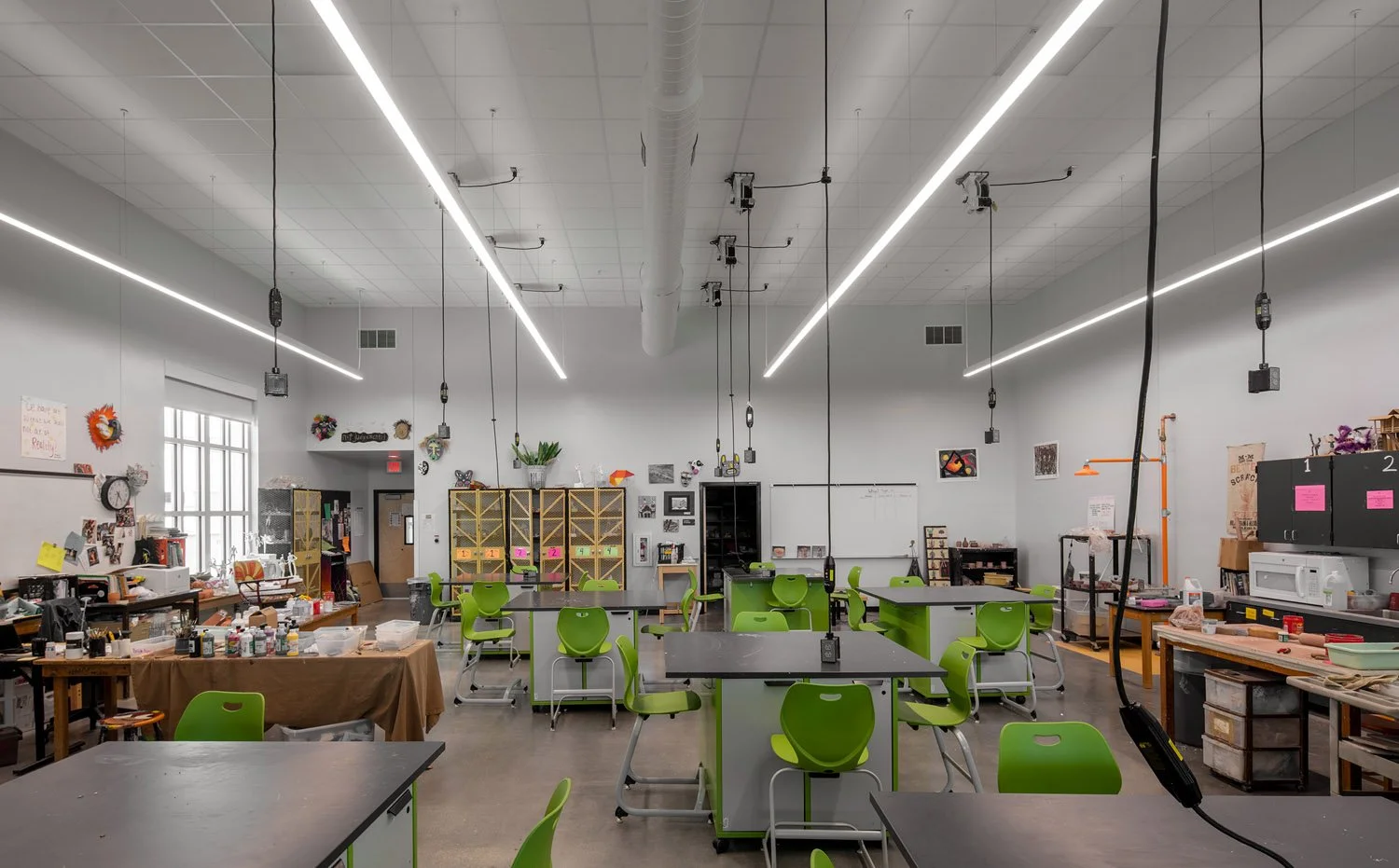 9_RoweArchitects_StPeteHighSchool_ArtClassroom.jpg