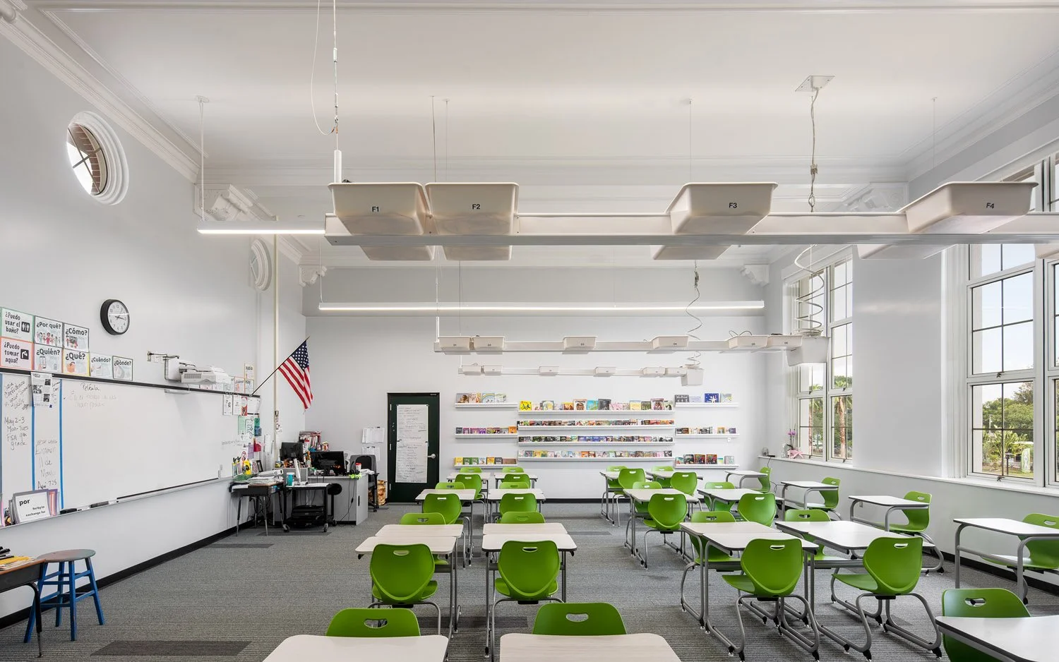 10_RoweArchitects_StPeteHighSchool_Classroom.jpg