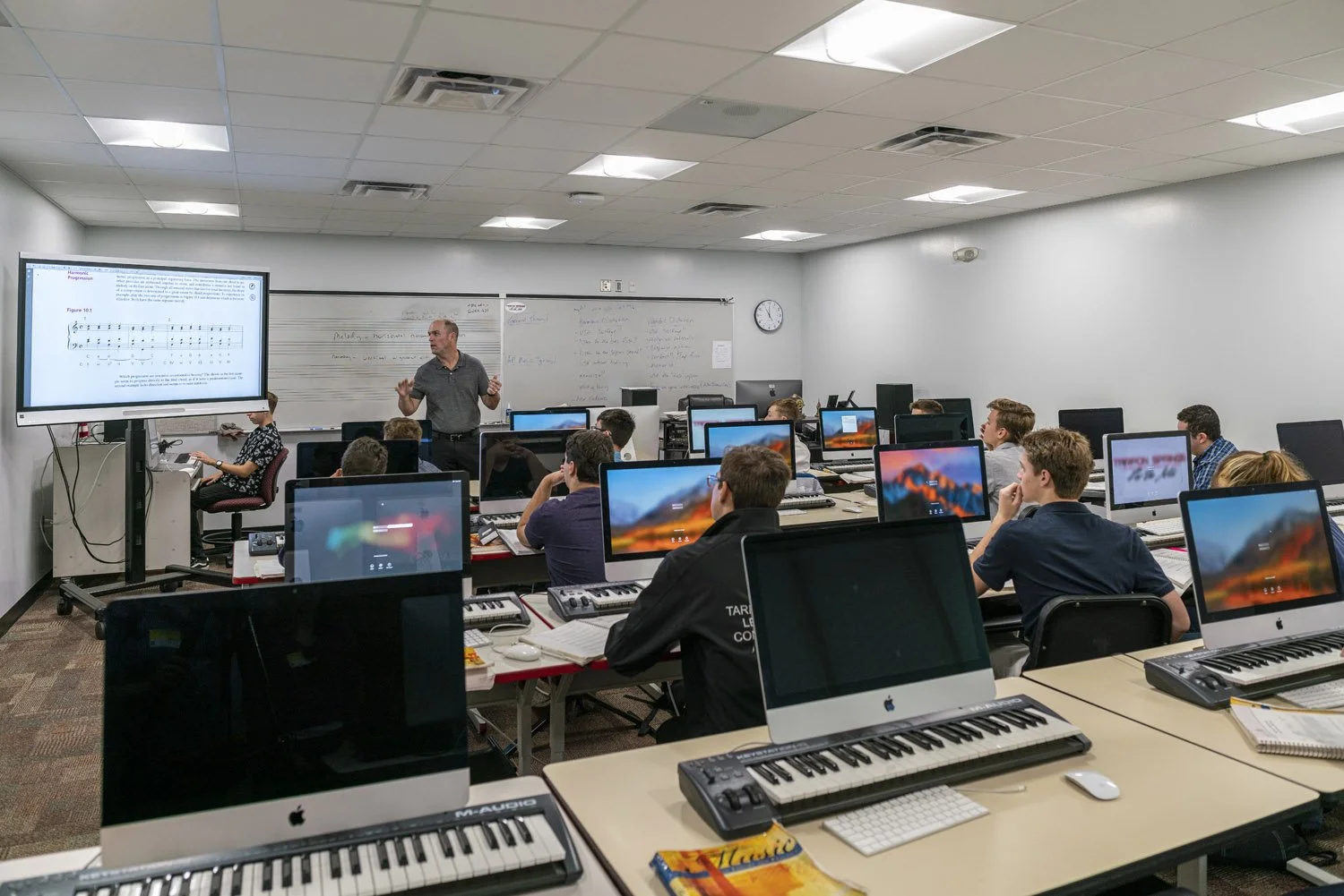 5_RoweArchitects_TarponSpringHS_MusicClassroom.jpg