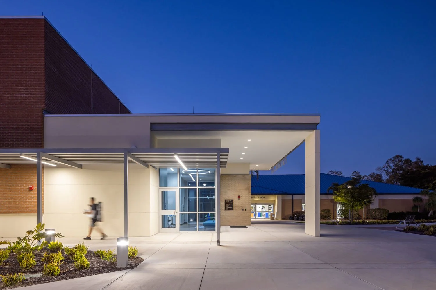 8_RoweArchitects_StateCollegeofFlorida_Exterior2.jpg