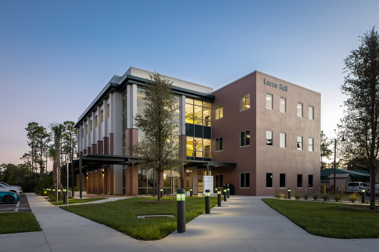 8_RoweArchitects_FGCU_LucasHall.jpg
