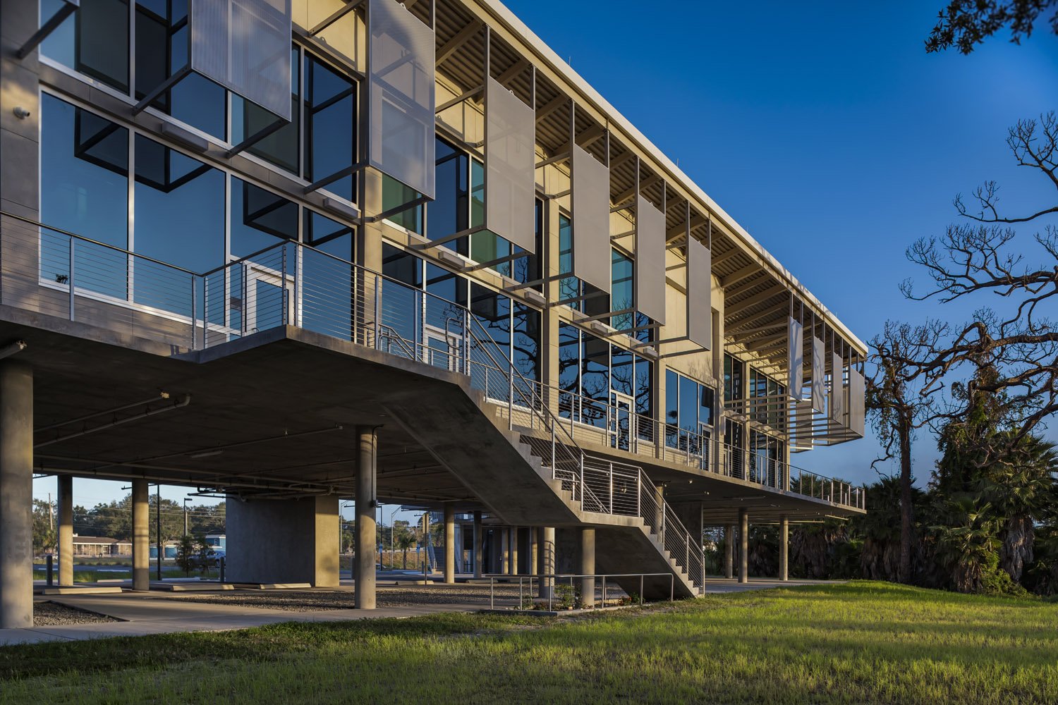 7_RoweArchitects_BayPinesSTEMCenter_Exterior.jpg
