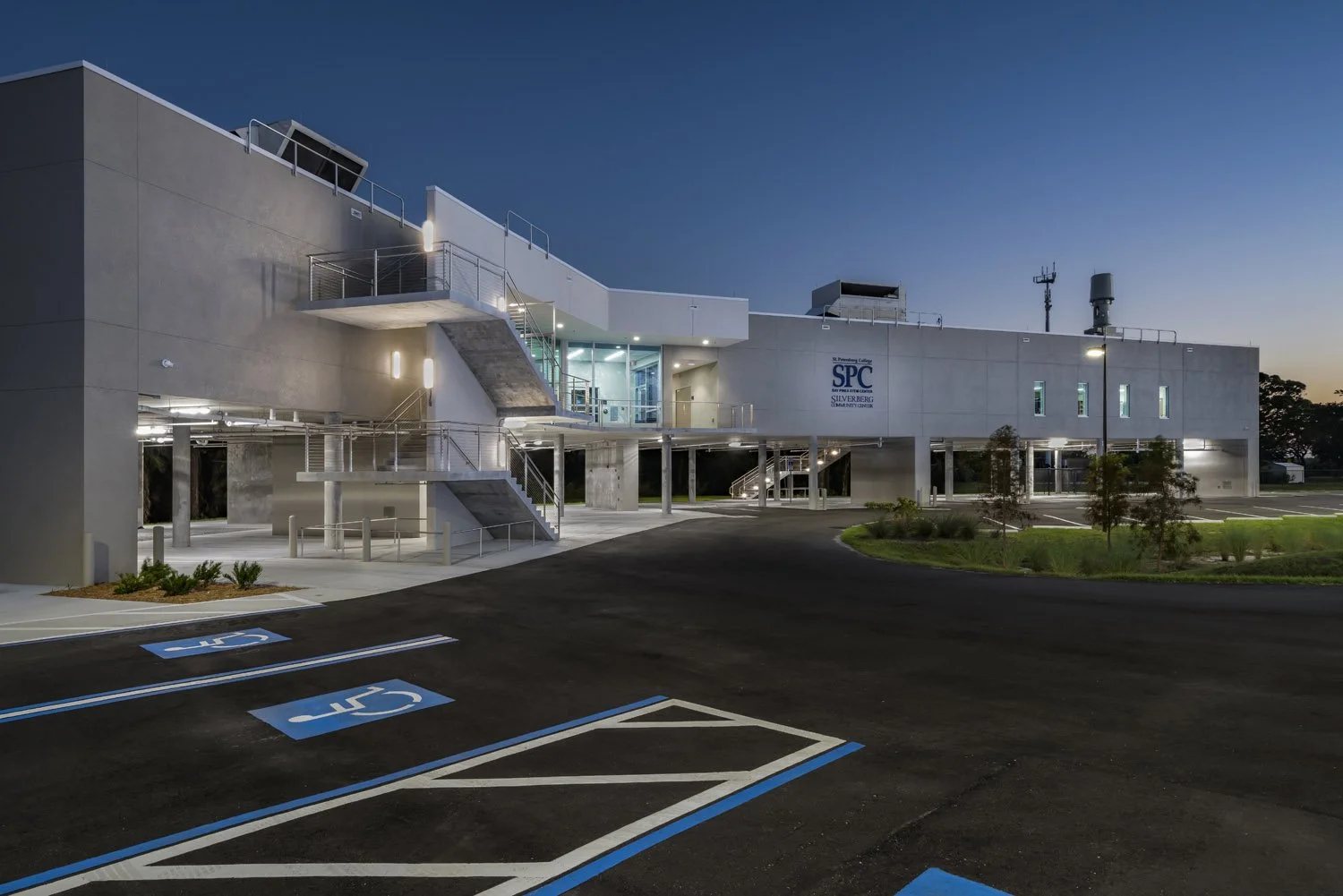 9_RoweArchitects_BayPinesSTEMCenter_Exterior.jpg