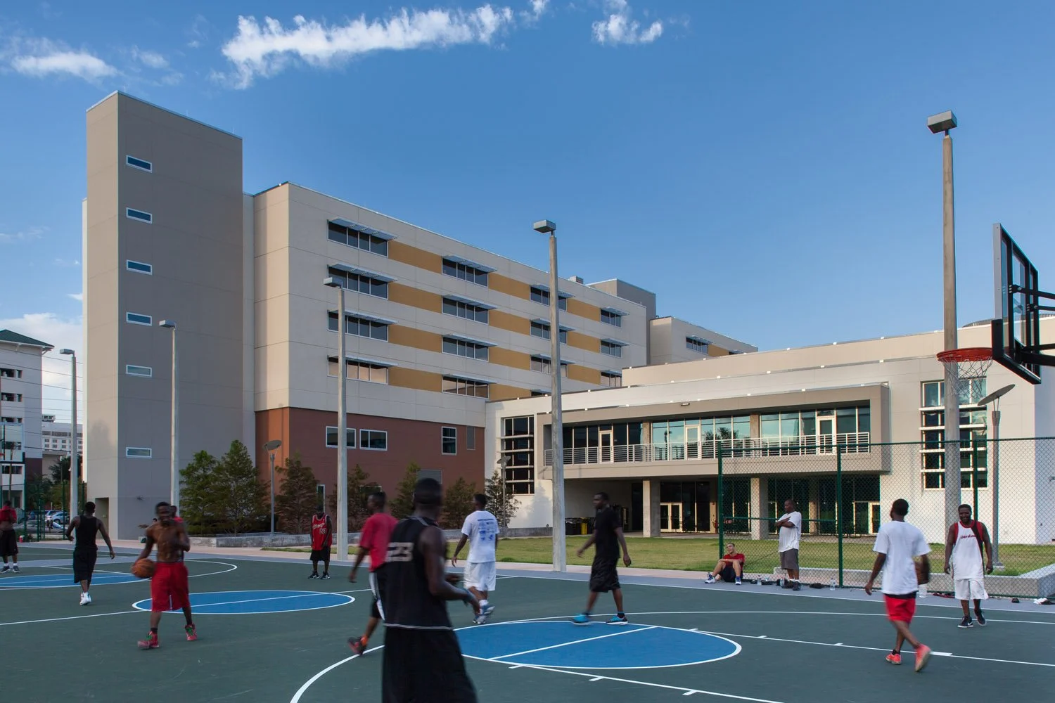 10_RoweArchitects_USFSP_StudentCenter_Basketball.jpg