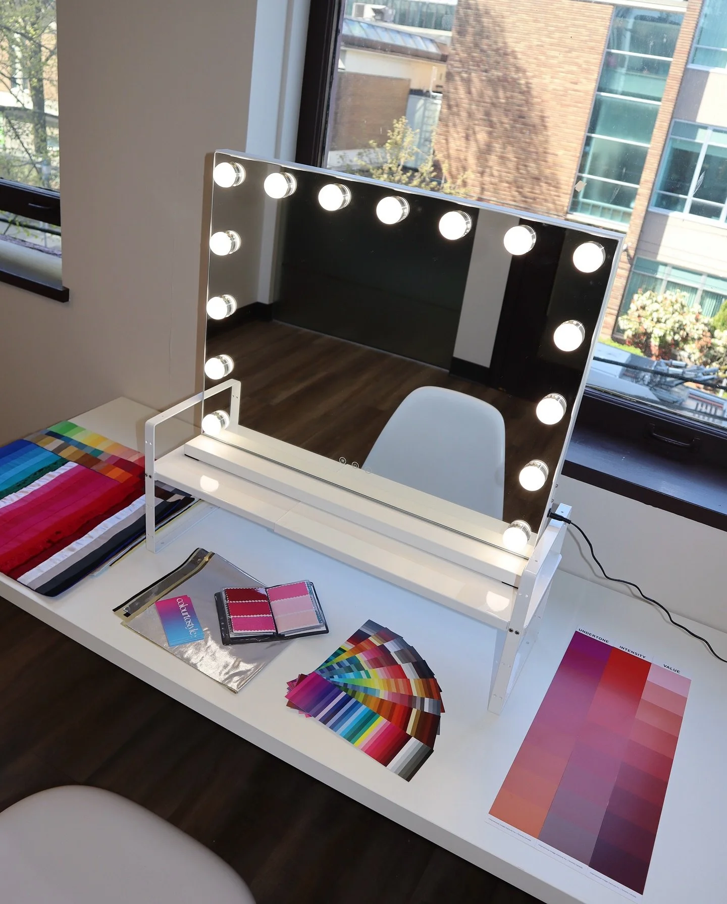 Style Tip: Metallics &amp; Neutrals for Your Undertone 🩶 

Wearing colours that complement your undertone brings out your natural glow and elevates your entire look.

❄️ Cool undertones shine in silver and cool neutrals like taupe, navy, and grey
☀️