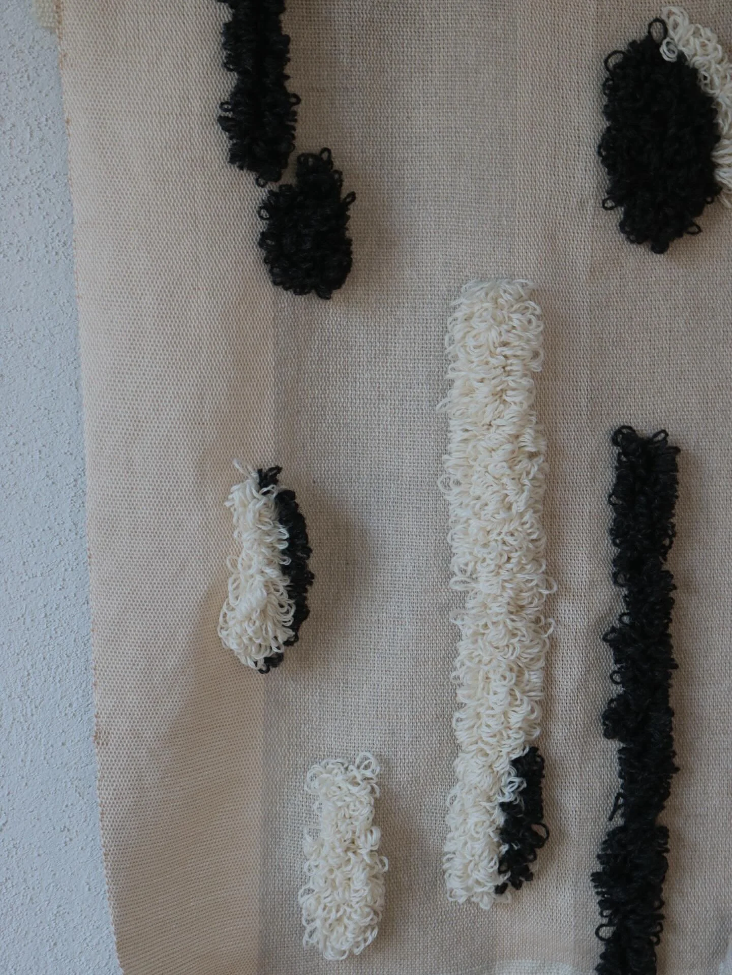 &bull; Roots of Ogham &bull; &ldquo;Losa Fedo&rdquo;, Wall hanging. Materials: cotton blends, bio cotton, cotton linen blend, sesia cotton. Black sheep&rsquo;s wool, ecru wool. 
Natural dyes: Oak bark 

Finally, the last piece in my Roots of Ogham co