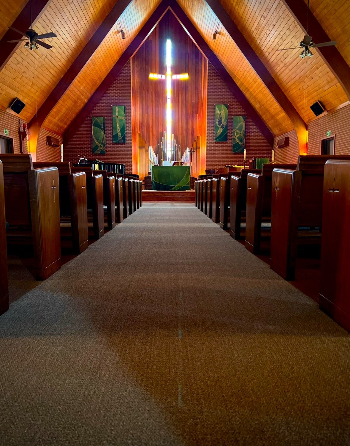 Lutheran Church in Oklahoma City offering Sunday morning worship services.