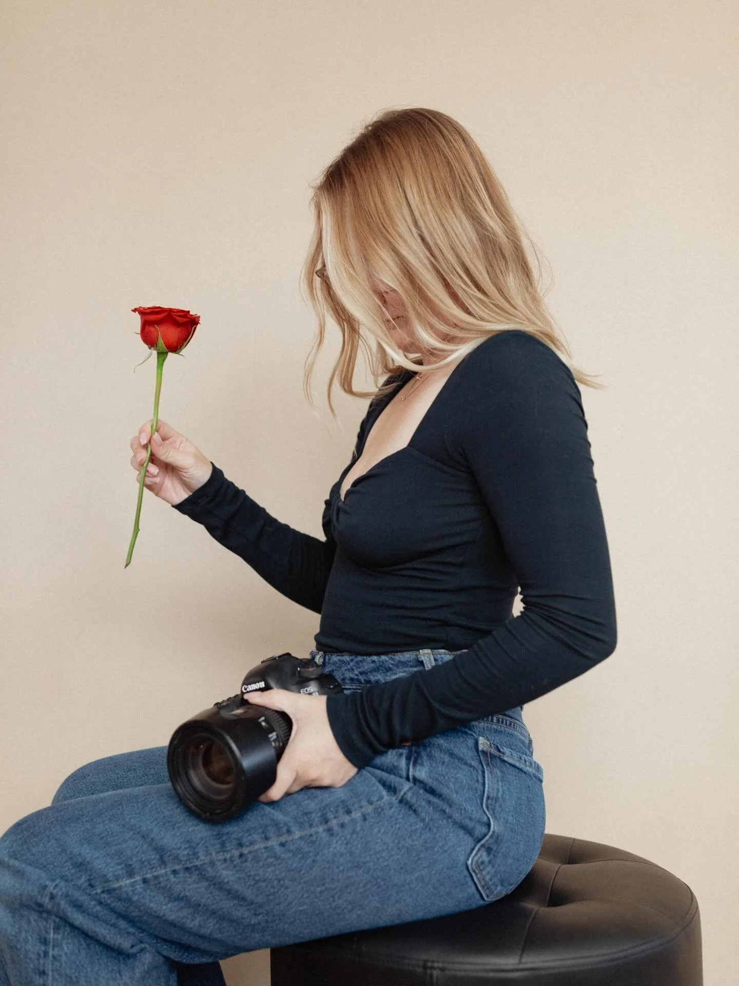 Happy Valentine&rsquo;s from me! I hope everyone had the best love filled day &hearts;️

#valentinesday #love #redroses #heels