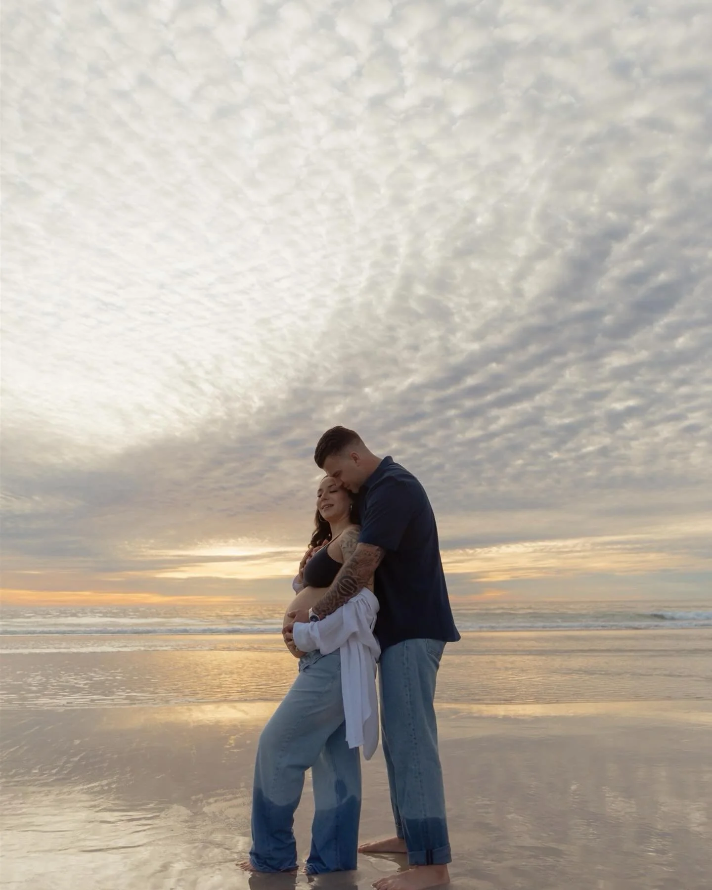 The sweetest maternity photos for my sweetest friends🦋 talk about a sunset dream! 

#sunset #sunsetmaternitysession #2027 #newborn