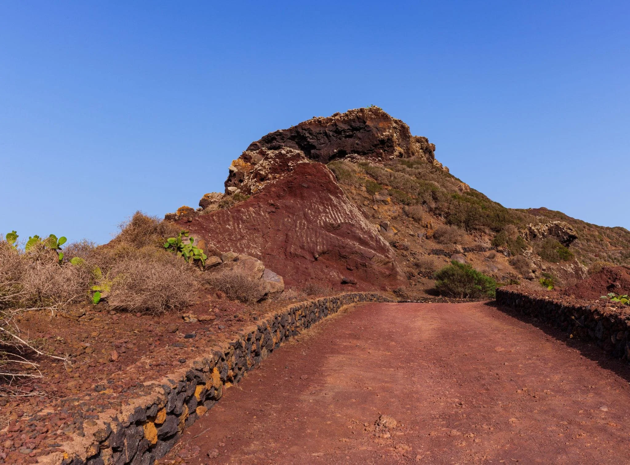 linosa röd jord.jpeg