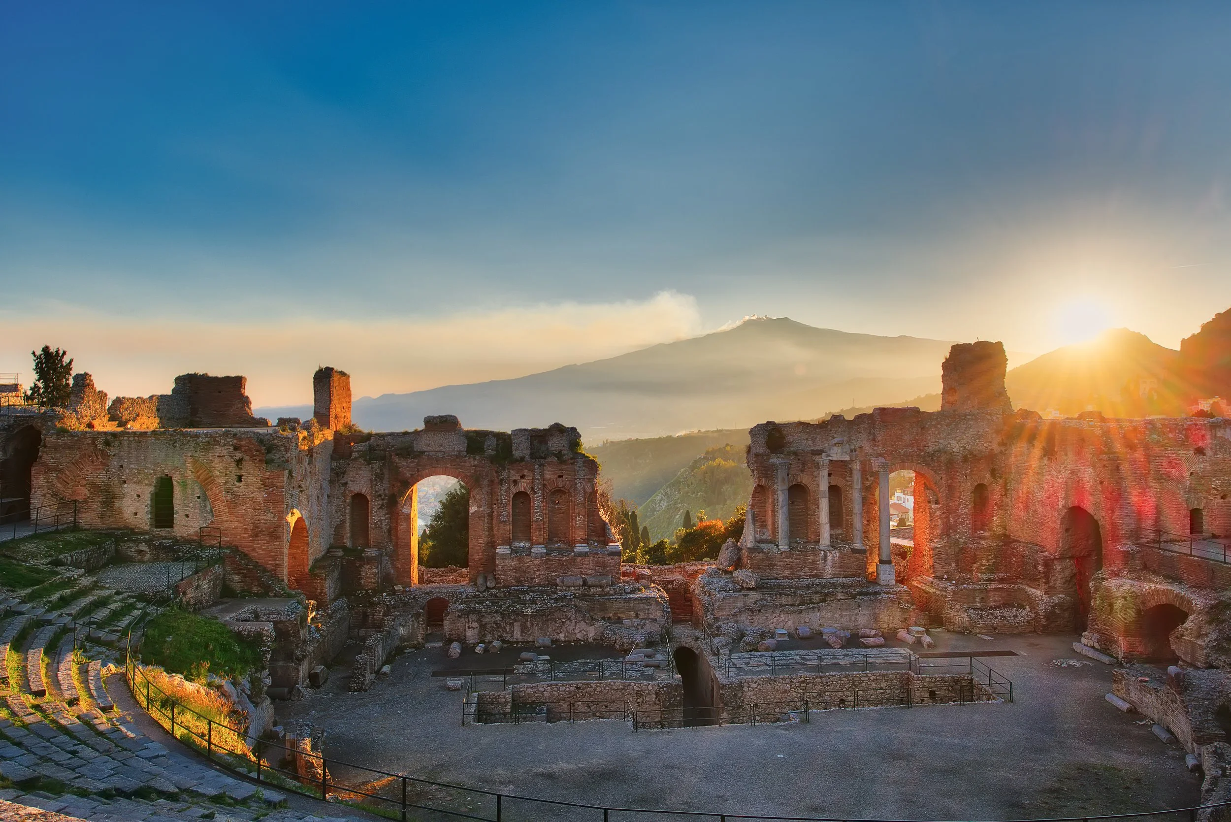 vecteezy_particular-of-ancient-theatre-of-taormina-with-etna-erupting_2122144.jpg