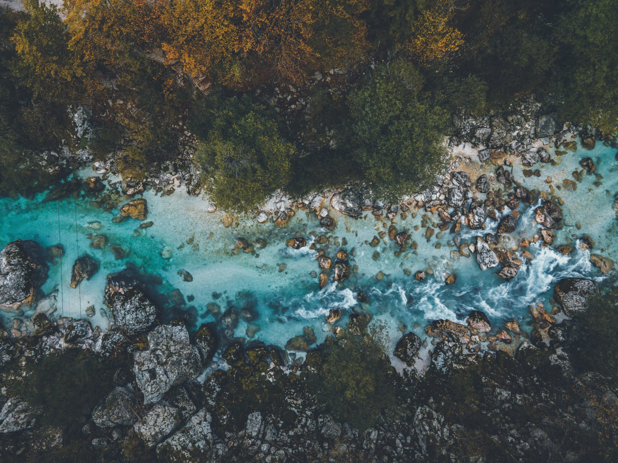 vecteezy_drone-views-of-the-soca-river-in-slovenia_15545445.jpeg