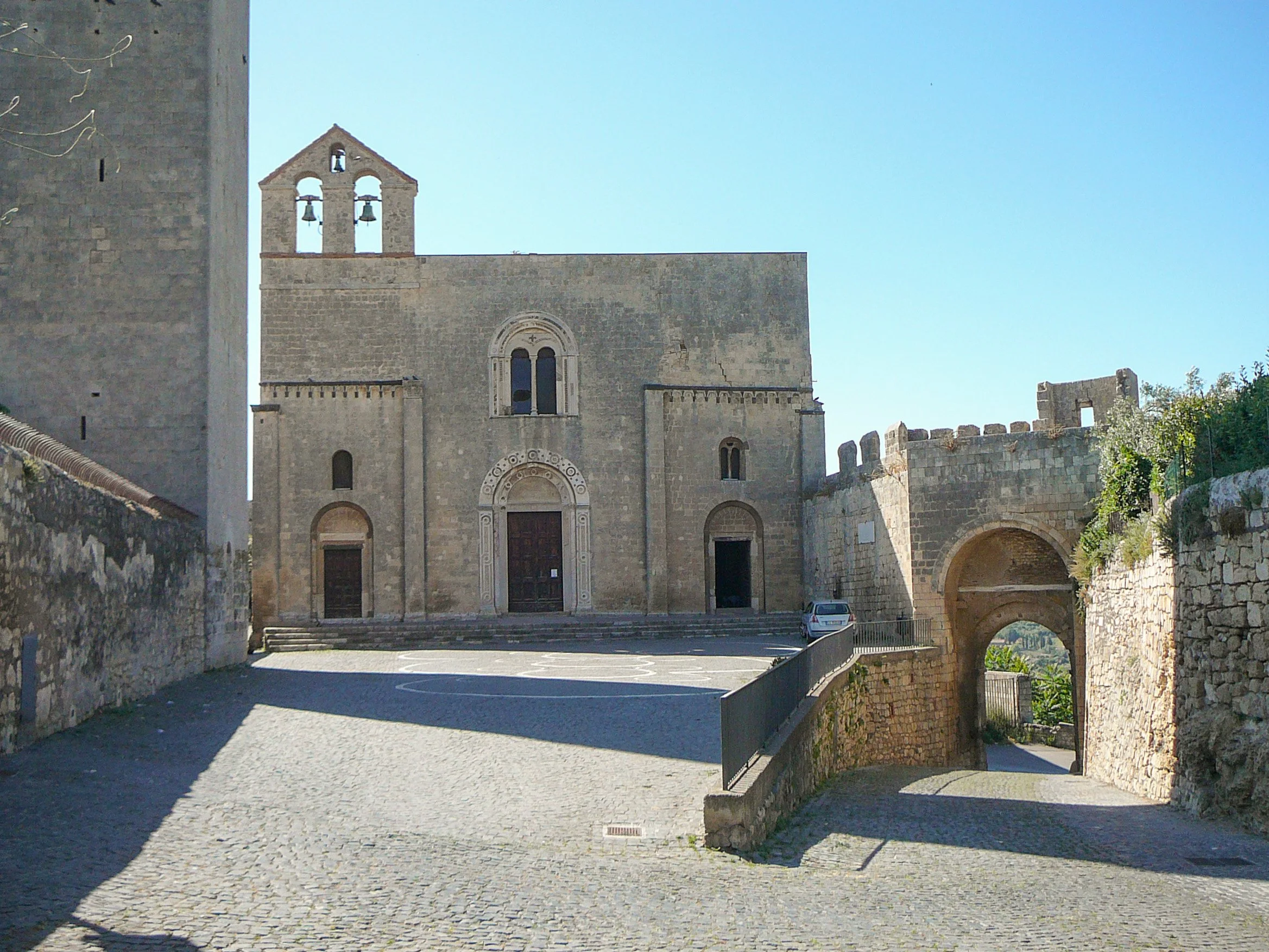 vecteezy_santa-maria-in-castello-in-tarquinia_6889352.jpg