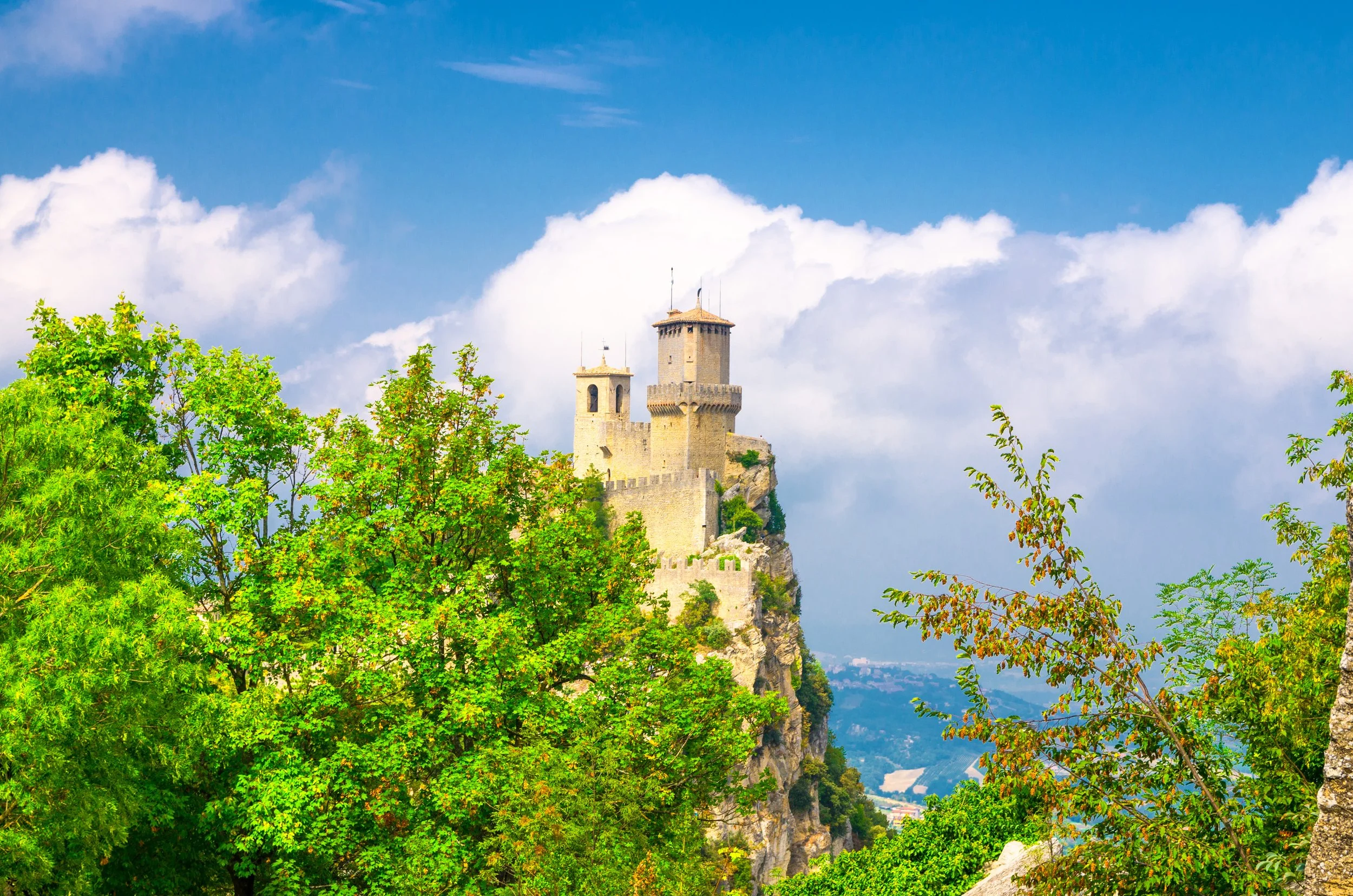 vecteezy_republic-san-marino-prima-torre-guaita-first-fortress-tower_6147061.jpg