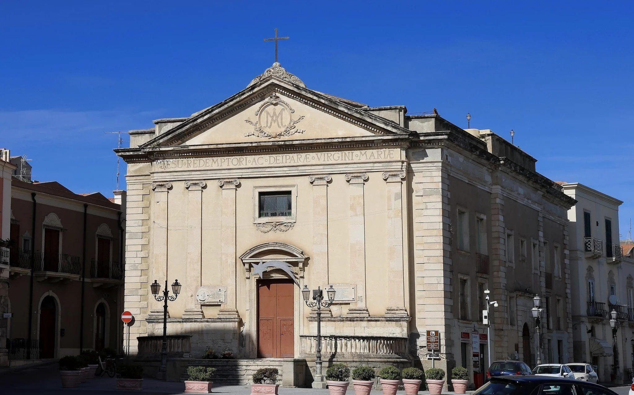 chiesa Particolare del murales di Salvo Currò e sculture.jpg