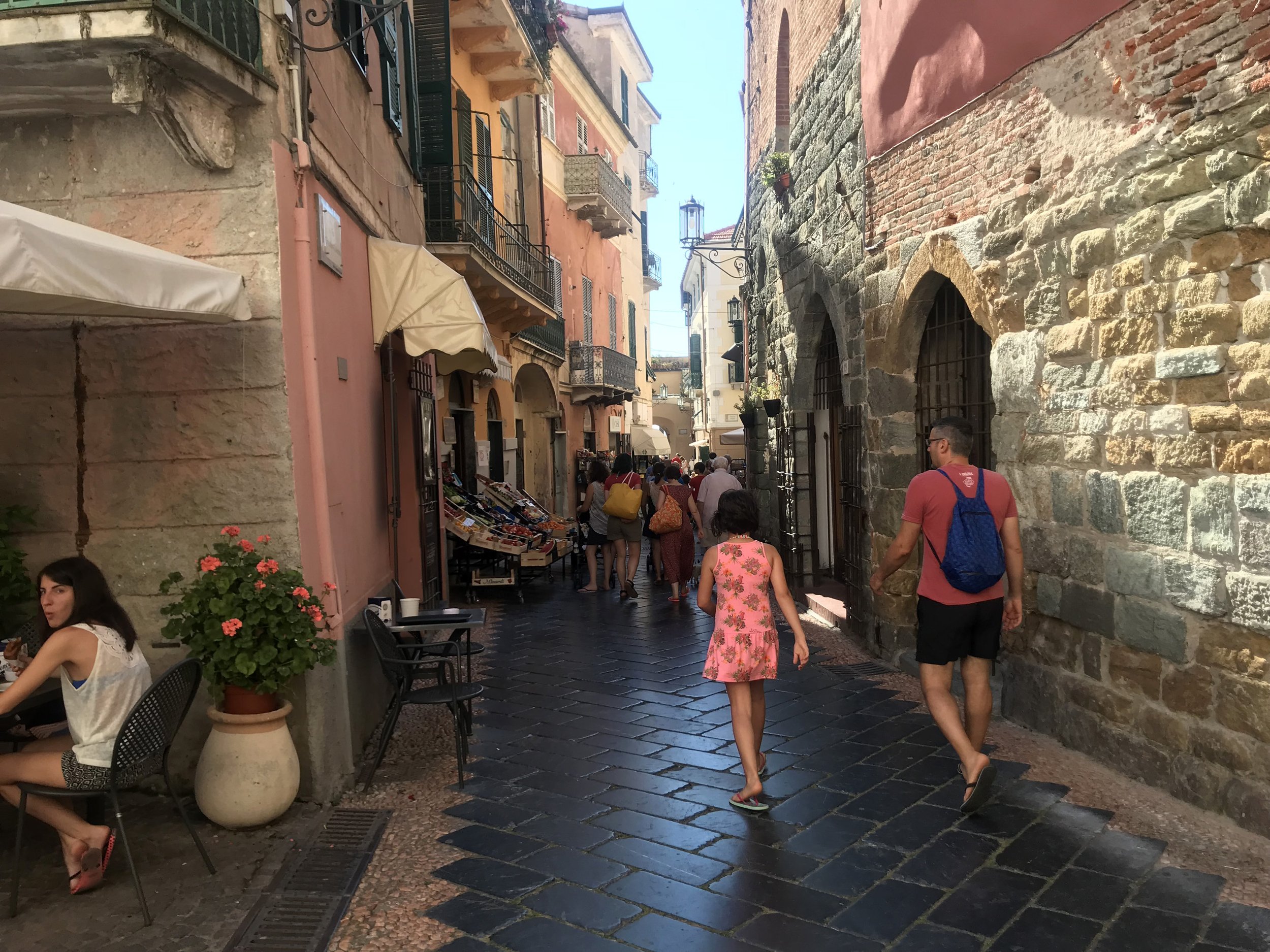vecteezy_noli-italy-july-7-2018-noli-medieval-village-in-liguria_20188233.jpg