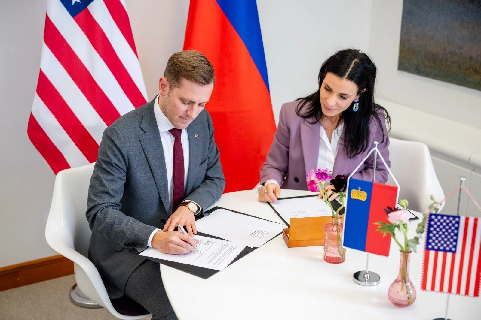 Liechtenstein and United States Sign MOU on Apprenticeships