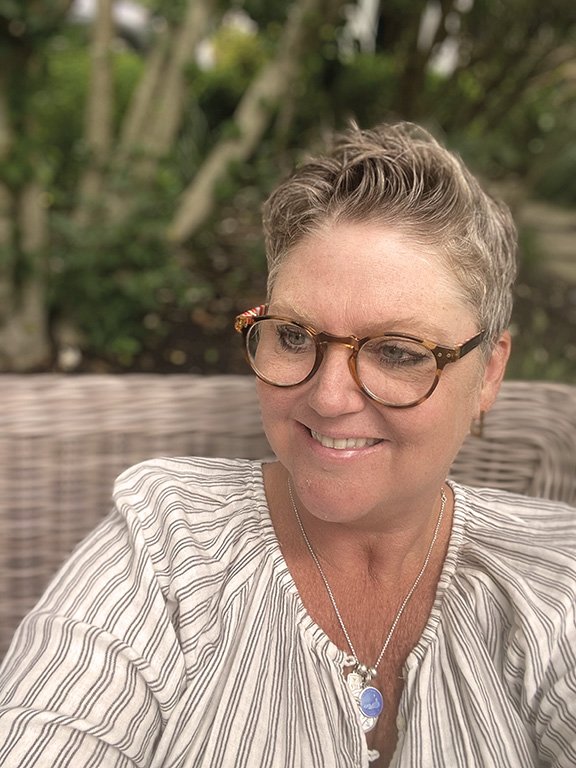 oHHo Kent, Jen Brown