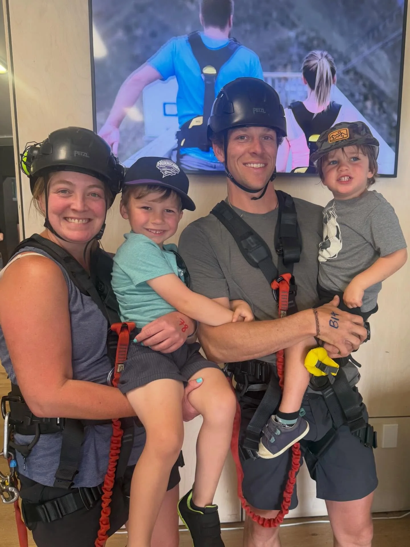 From bungee jumping in Auckland 😱🪂 to saying goodbye to Nay Nay (thanks for visiting!!), then waterfalls and empty beaches in Raglan 🌊. Floating through the glowing caves of Waitomo ✨ (actual magic) and living out our Hobbiton dreams 🧙&zwj;♂️🍻&m