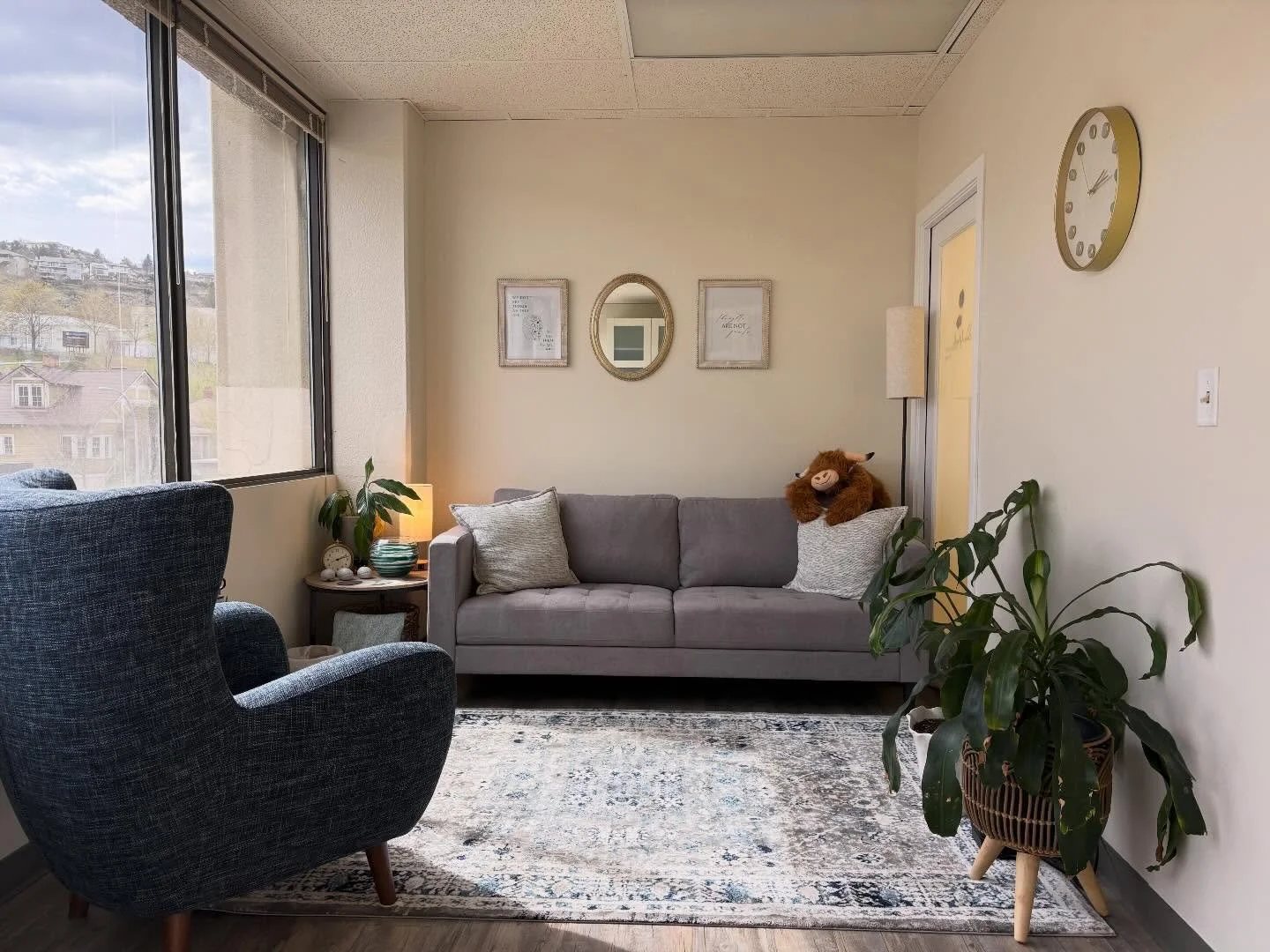 First therapy sessions aren&rsquo;t what most people think&hellip;

There&rsquo;s often this quiet pressure to have it all figured out&mdash;
to know exactly what to say,
to share everything right away,
to somehow &ldquo;do it right.&rdquo;

But let&