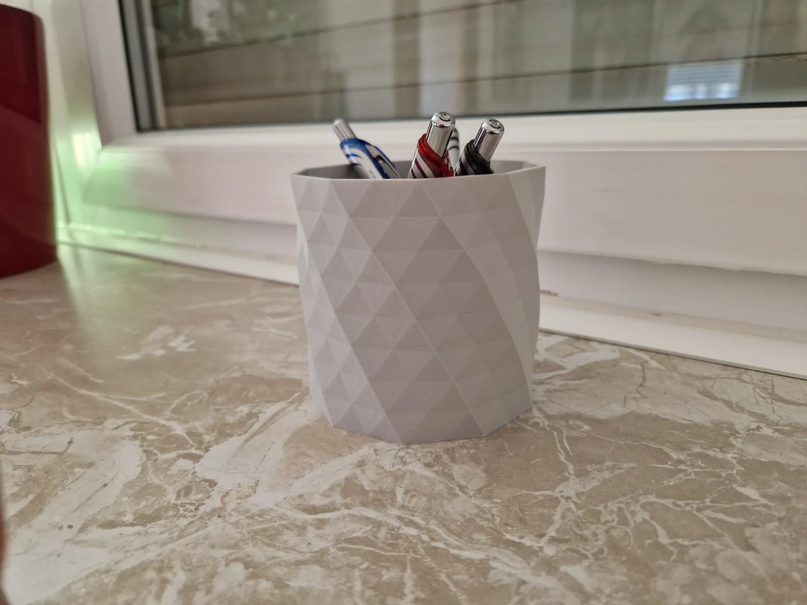 3d-druck eines stiftebechers in polygonoptik