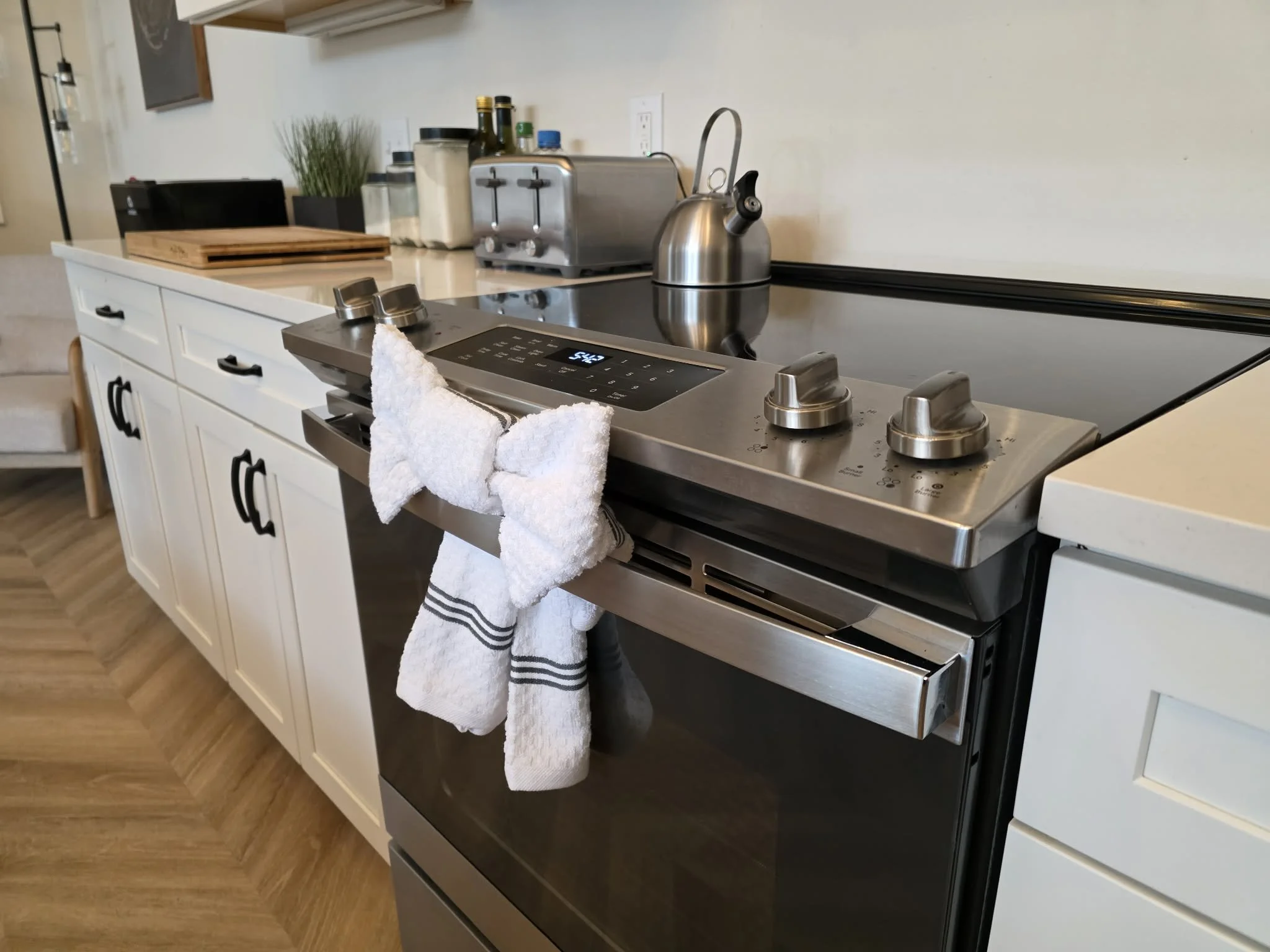 7 Small Habits That Keep Your Kitchen Feeling Clean (Without Spending Hours Cleaning)