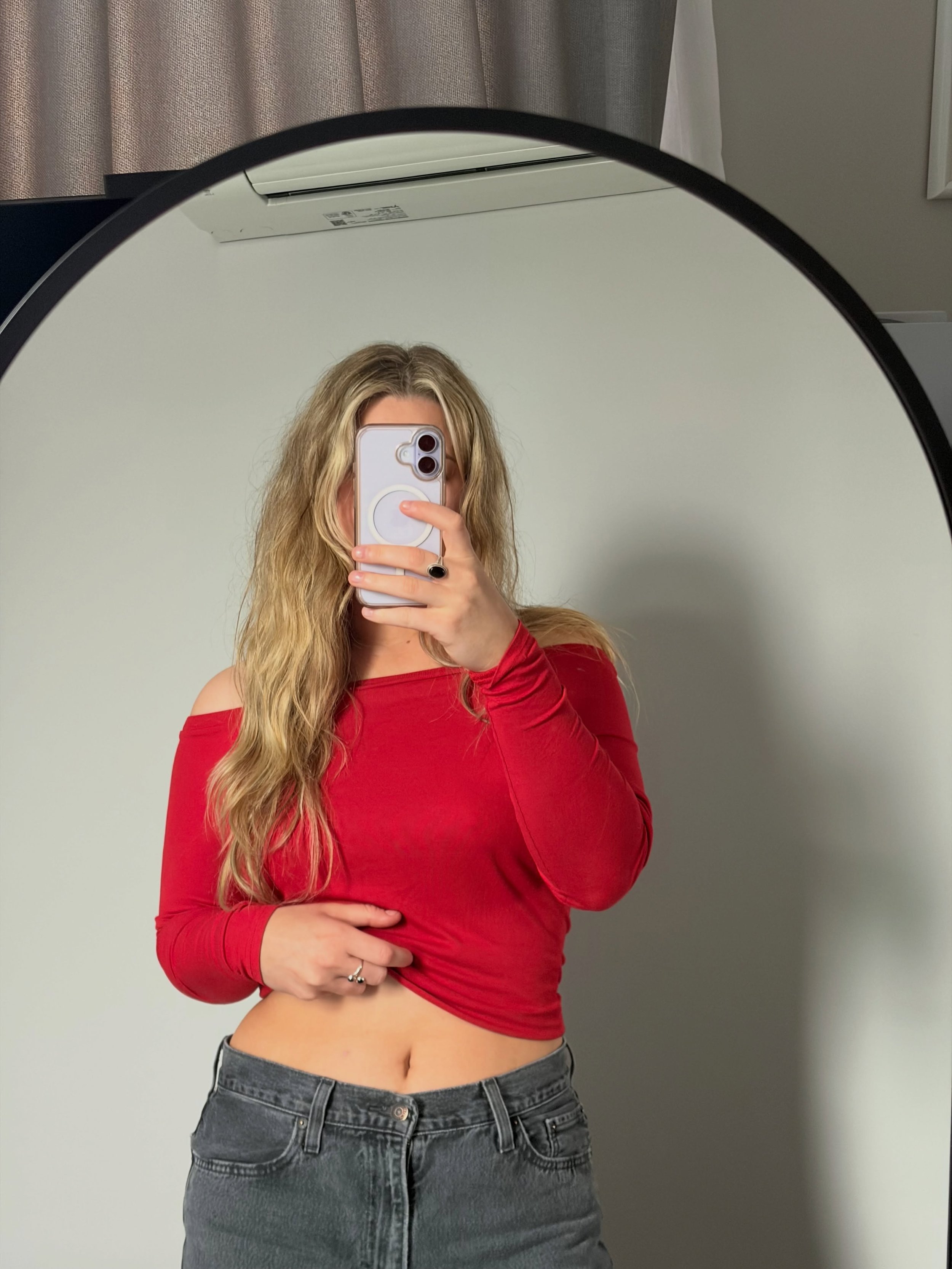 @veronicanorth_music back at it glowing again ❤️✨
If you have yet to listen to Veronica&rsquo;s music, it&rsquo;s time you did!!

Get the tan. Get the glow. 

See you soon, studio awaits ❤️