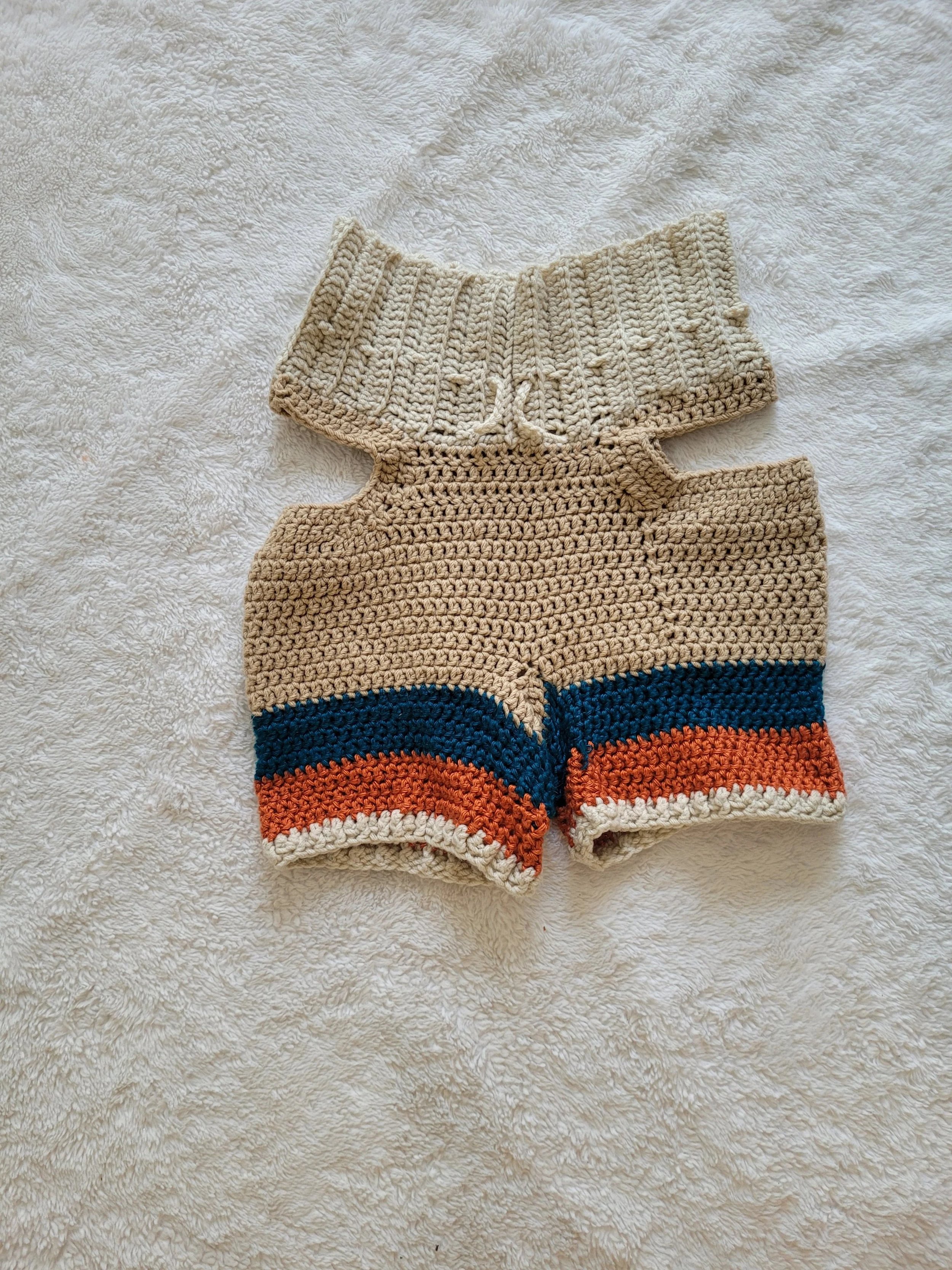Peeking Thorough the Sand Shorts