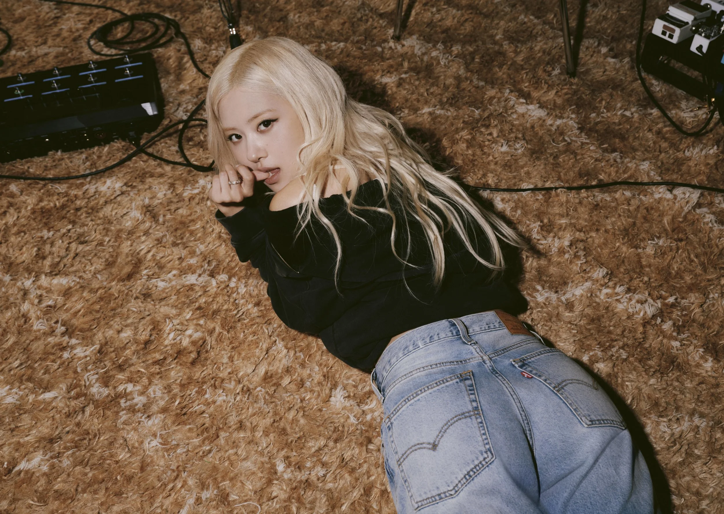 02_SJ_LEVIS_ROSÉ_STUDIO_0416_SMALL.jpg