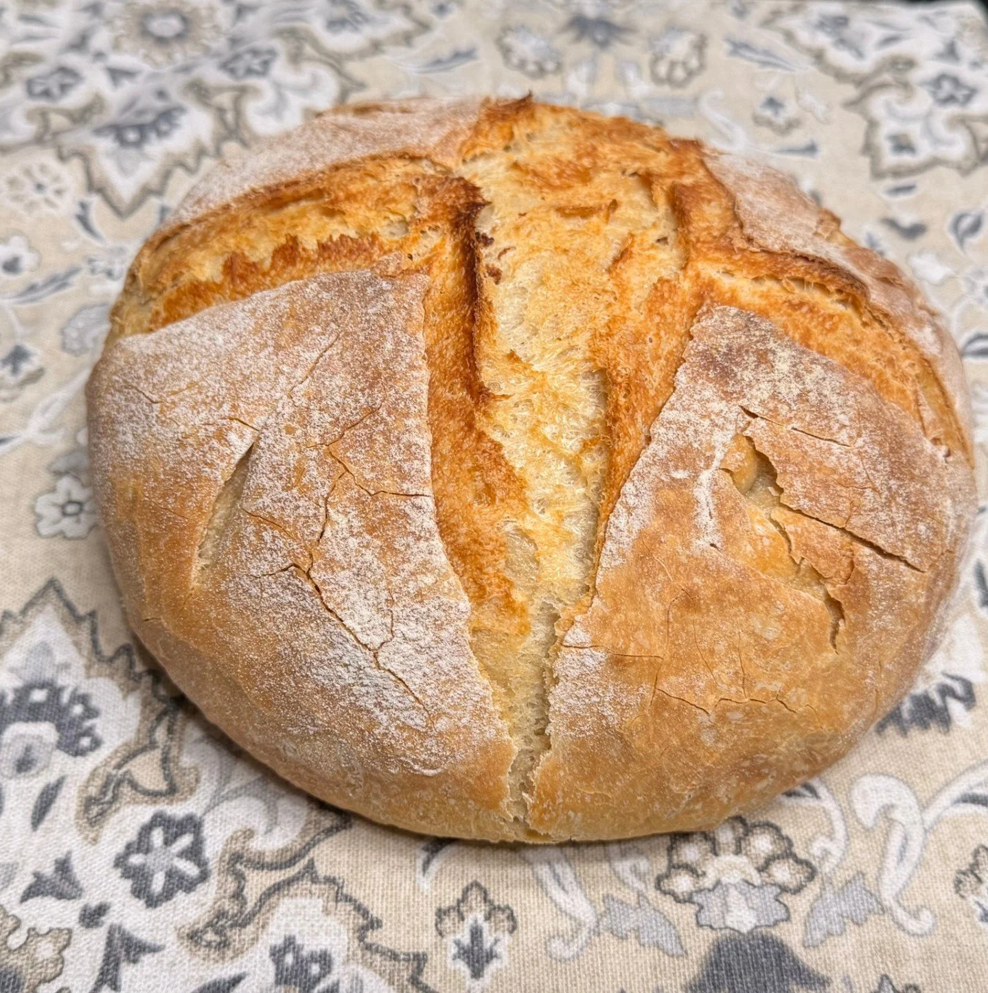 Ever wonder if your bread is the real deal? In a world of additives, we&rsquo;re sticking to the way bread was meant to be: wholesome, simple, and full of flavor.

Here are 5 signs you&rsquo;re eating "real" bread:

1. Simple Ingredients: I