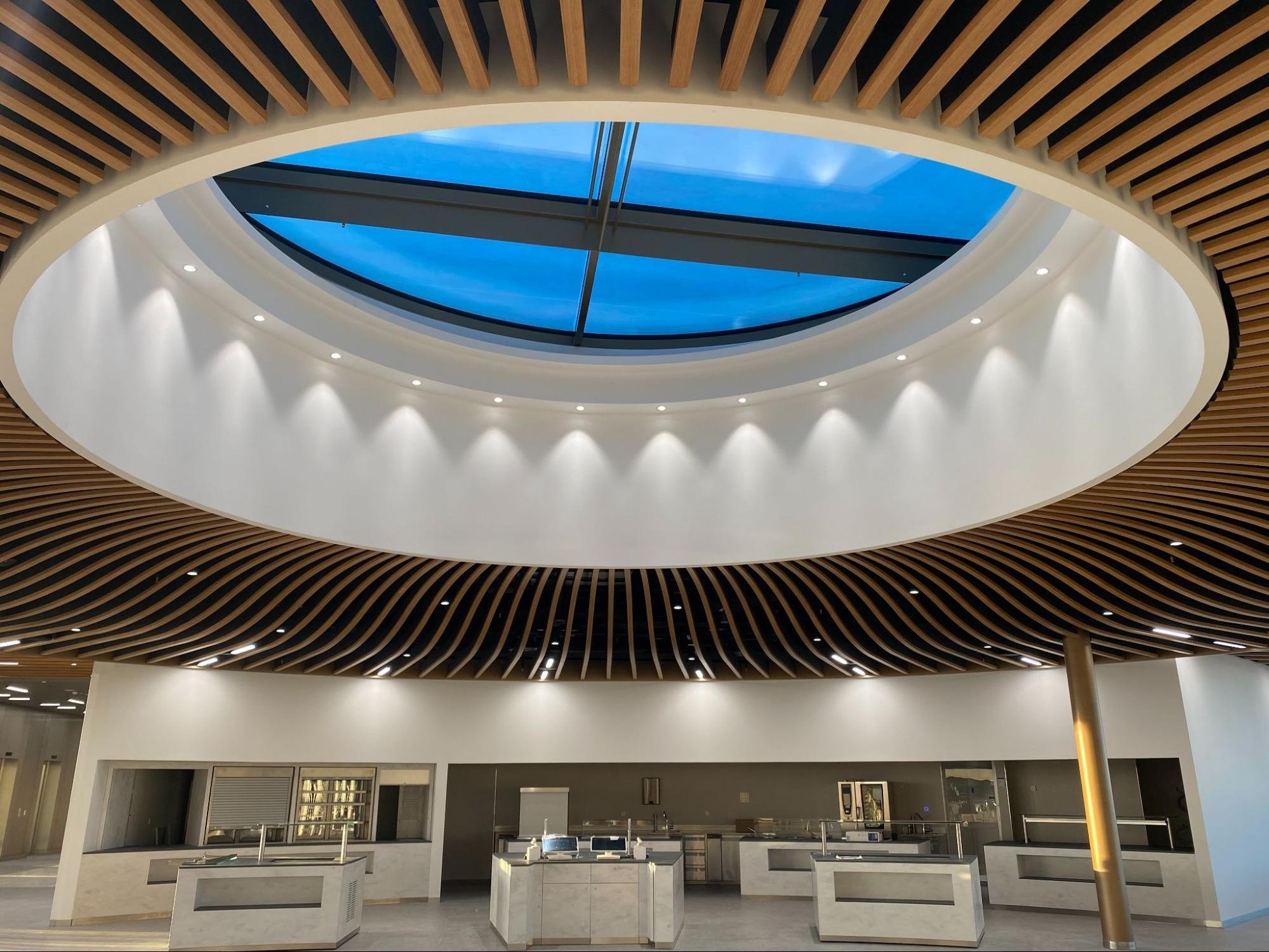 Corniche en plâtre et cloison cintrée en plaques de plâtre réalisées par DSD SA pour un restaurant à Genève