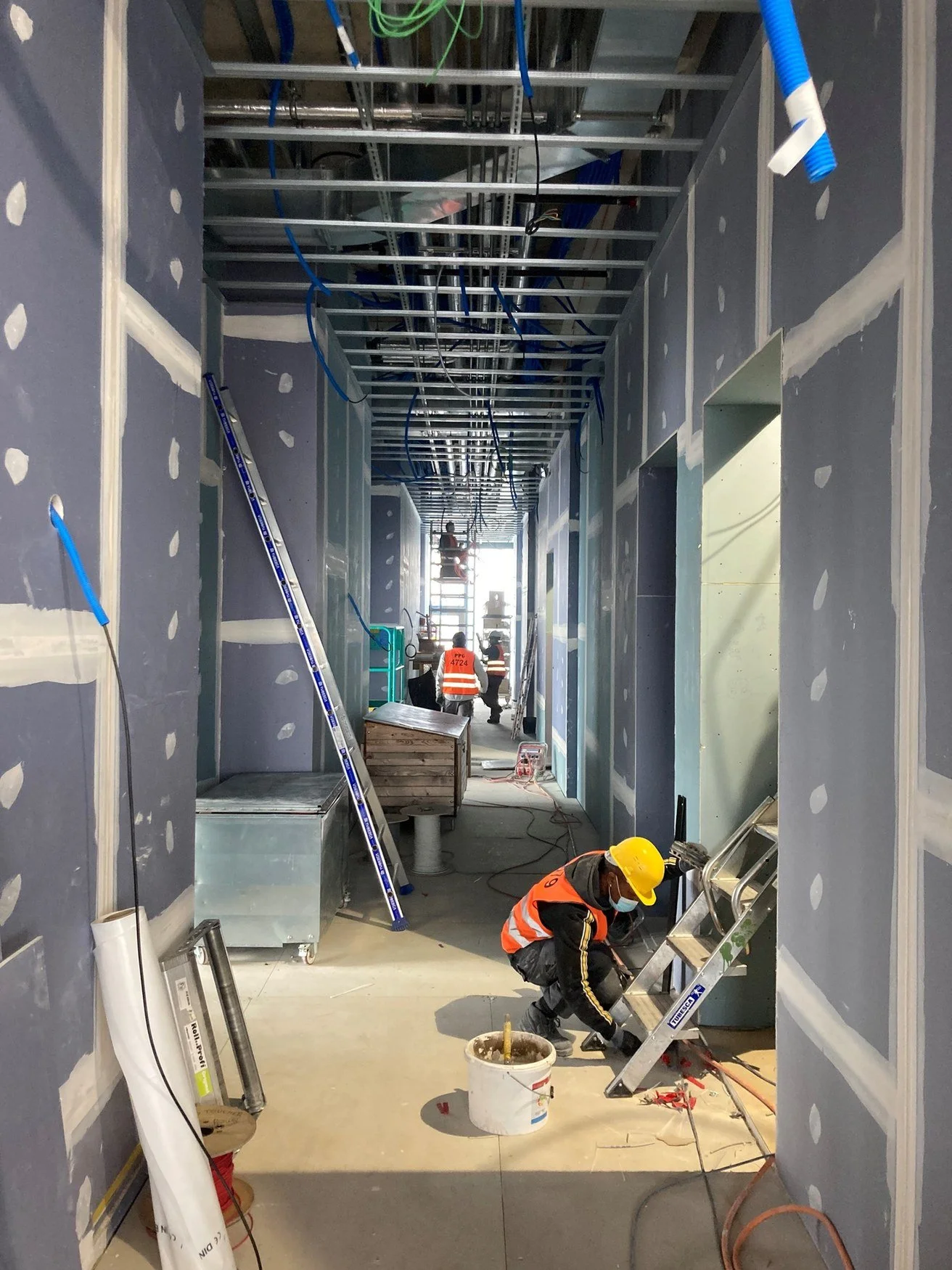 Faux-plafond et cloison en placoplatre avec plaques diamant lors d'un chantier DSD SA à Genève