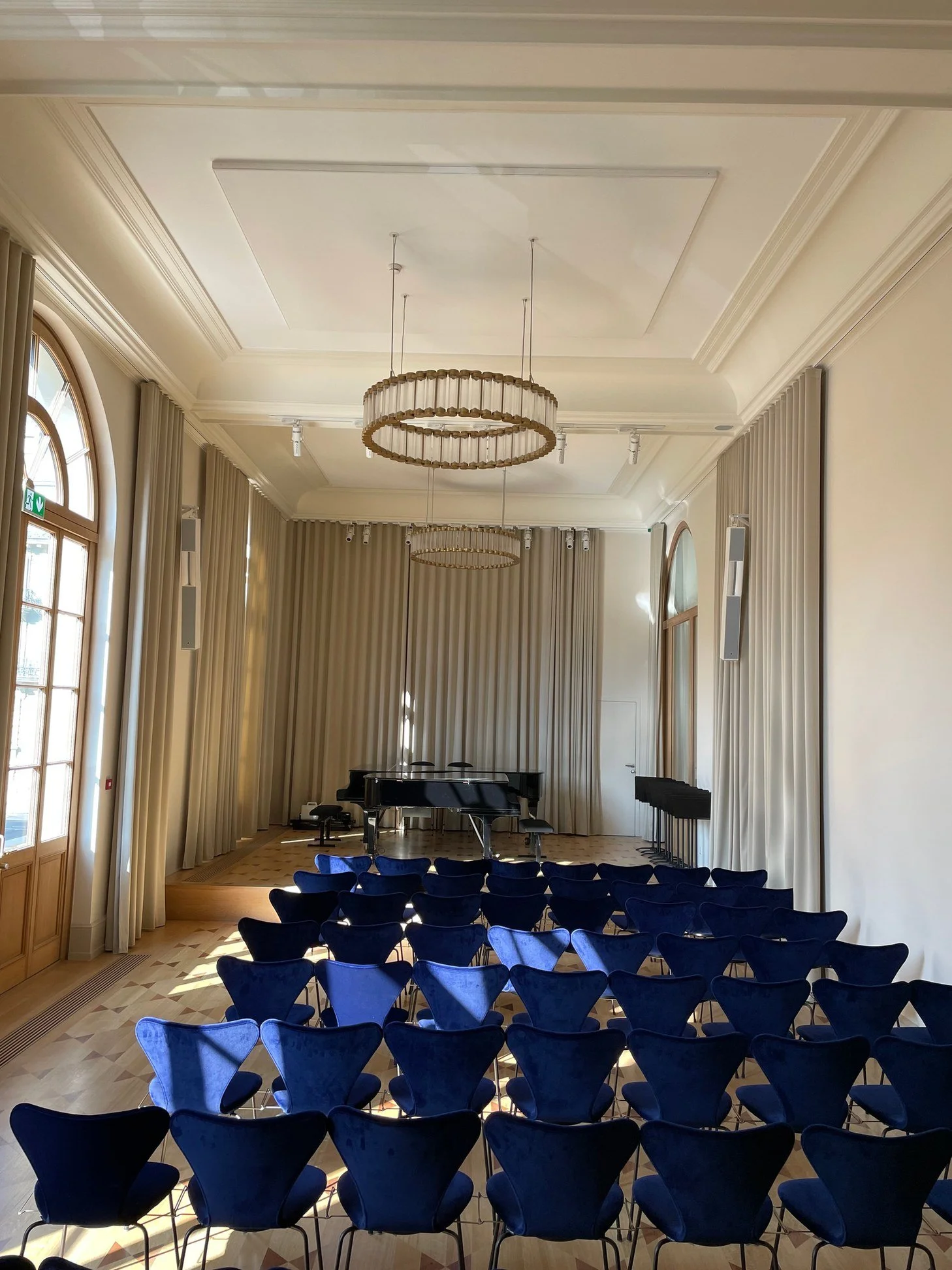 Doublage thermique et faux-plafonds acoustiques en plâtre réalisés par DSD SA au Conservatoire de musique de Genève