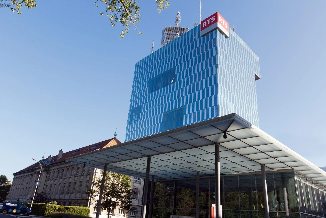Tour RTS à Genève, second œuvre en cloisons et faux-plafonds techniques réalisé par DSD SA en coordination avec Implenia