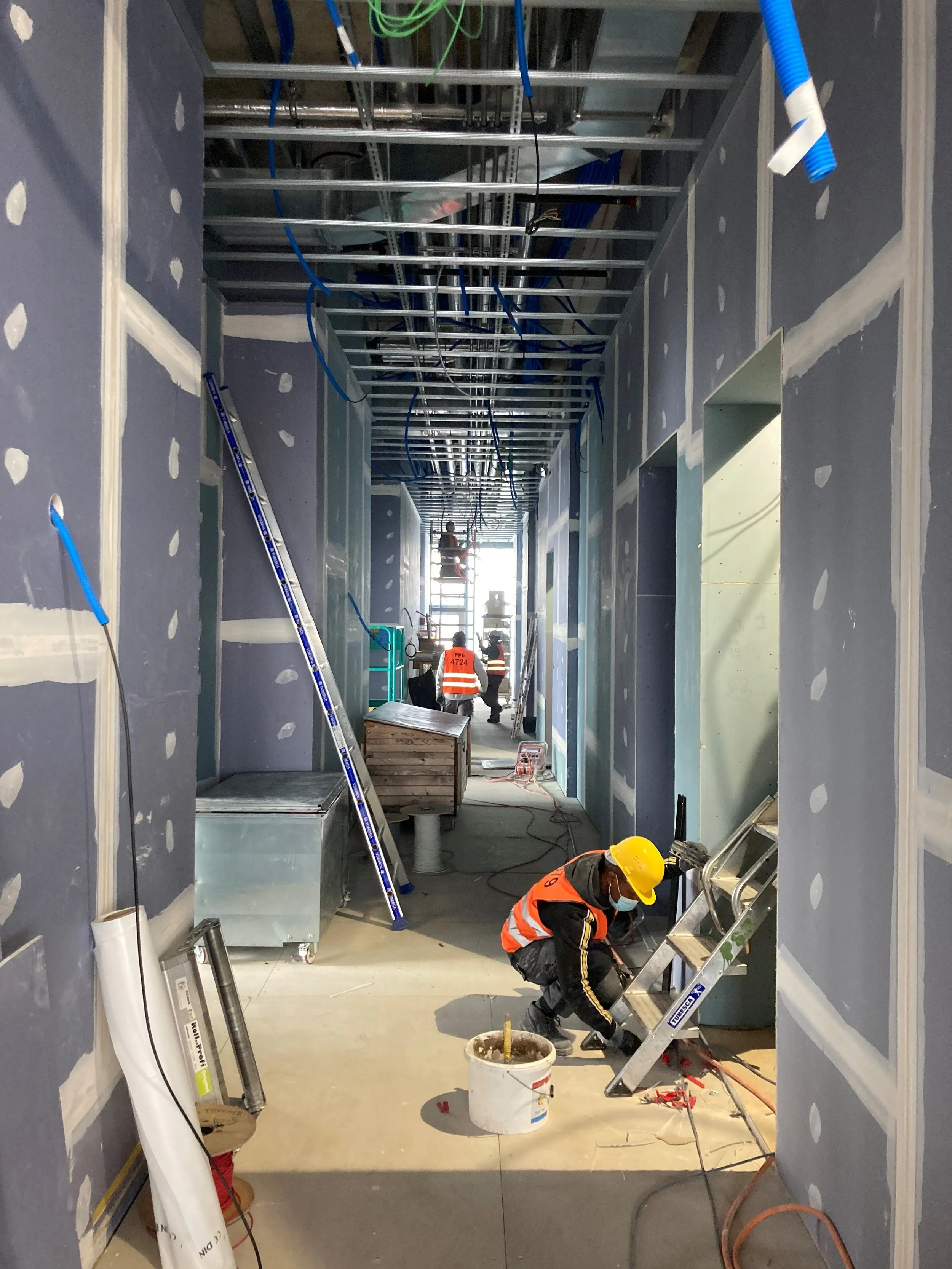 Construction de faux-plafond et cloisons en plaque Diamant.jpg