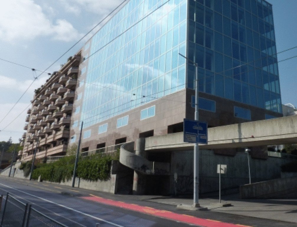 Cloisons en plaques de plâtre et faux-plafonds réalisés par DSD SA dans le palais de justice, à Petit-Lancy