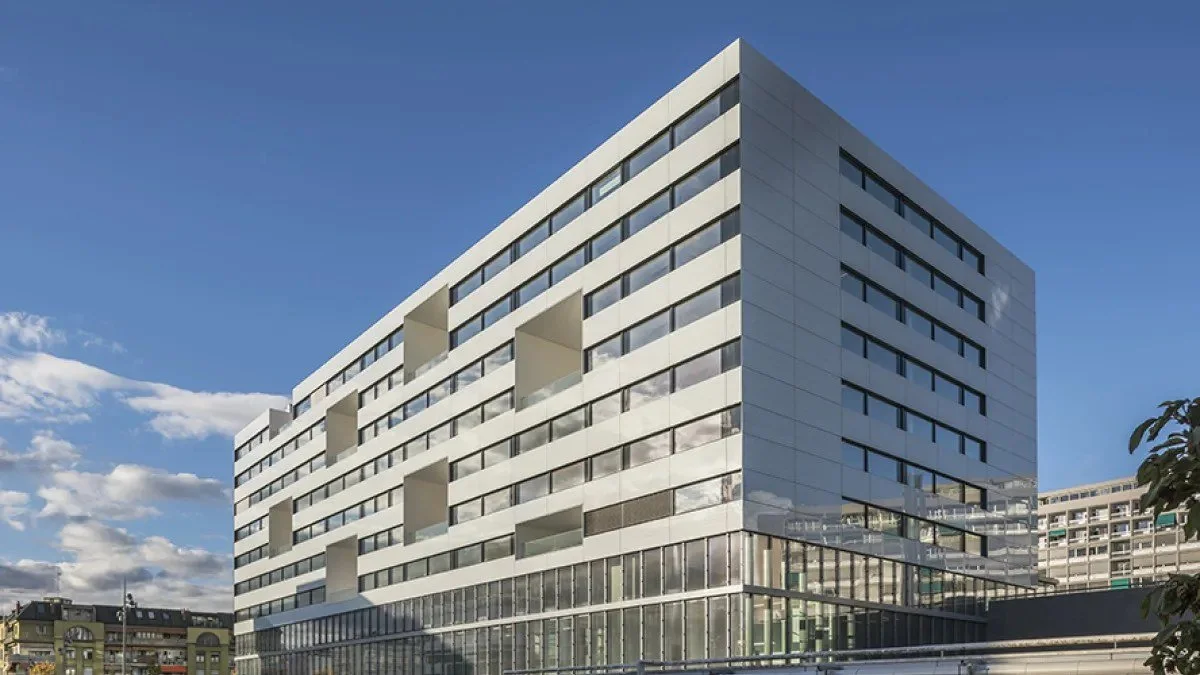 Cloisons et aménagements intérieurs réalisés par DSD SA aux Hôpitaux Universitaires de Genève