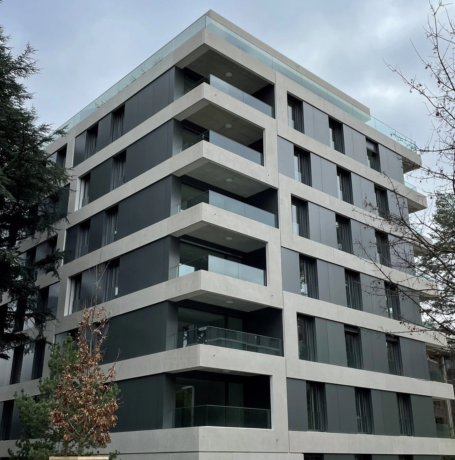 Cloisons, doublages thermiques, faux-plafonds et peinture réalisés par DSD SA dans un immeuble de 50 logements à Genève