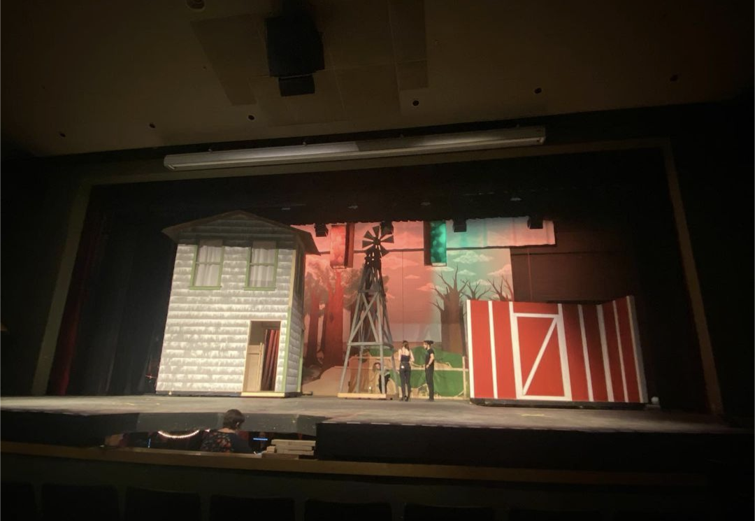 The Windmill (Oklahoma 2022)
To match the rural country setting of the show the windmill was designed to appear both withered and standing tall. 