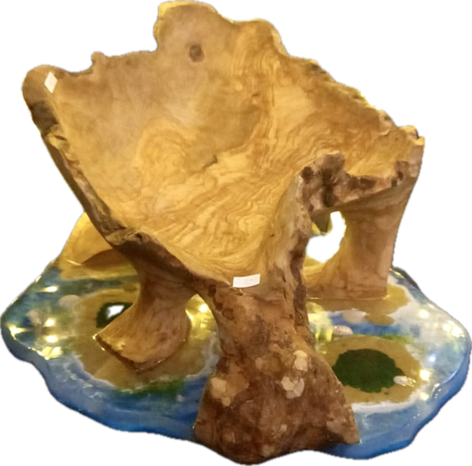 Lampe de bureau rétro blanche sur tabouret en bois
