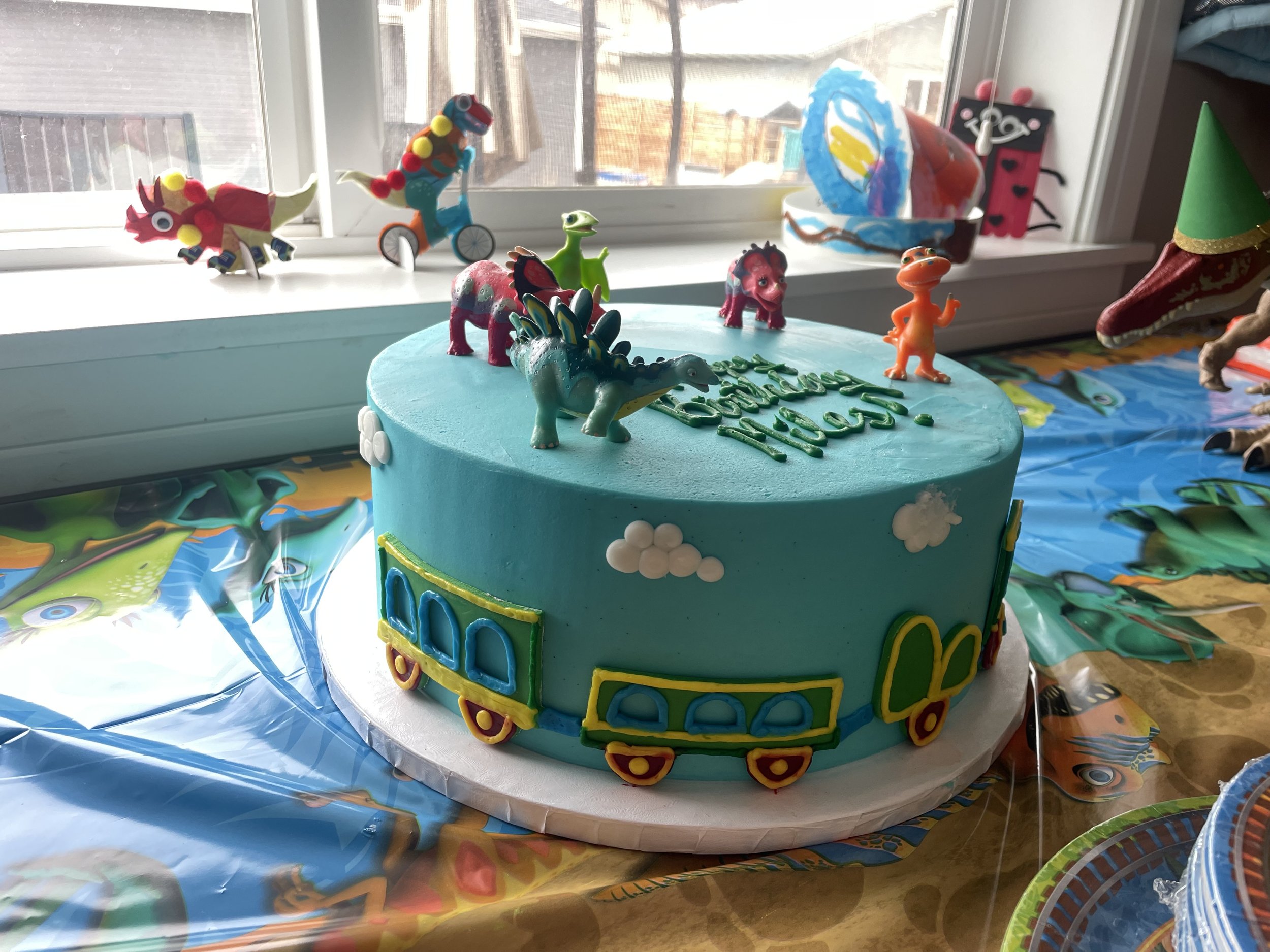 Denver Colorado Birthday Party Planning services - Dinosaur birthday party theme. Dinosaur Train birthday cake ideas
